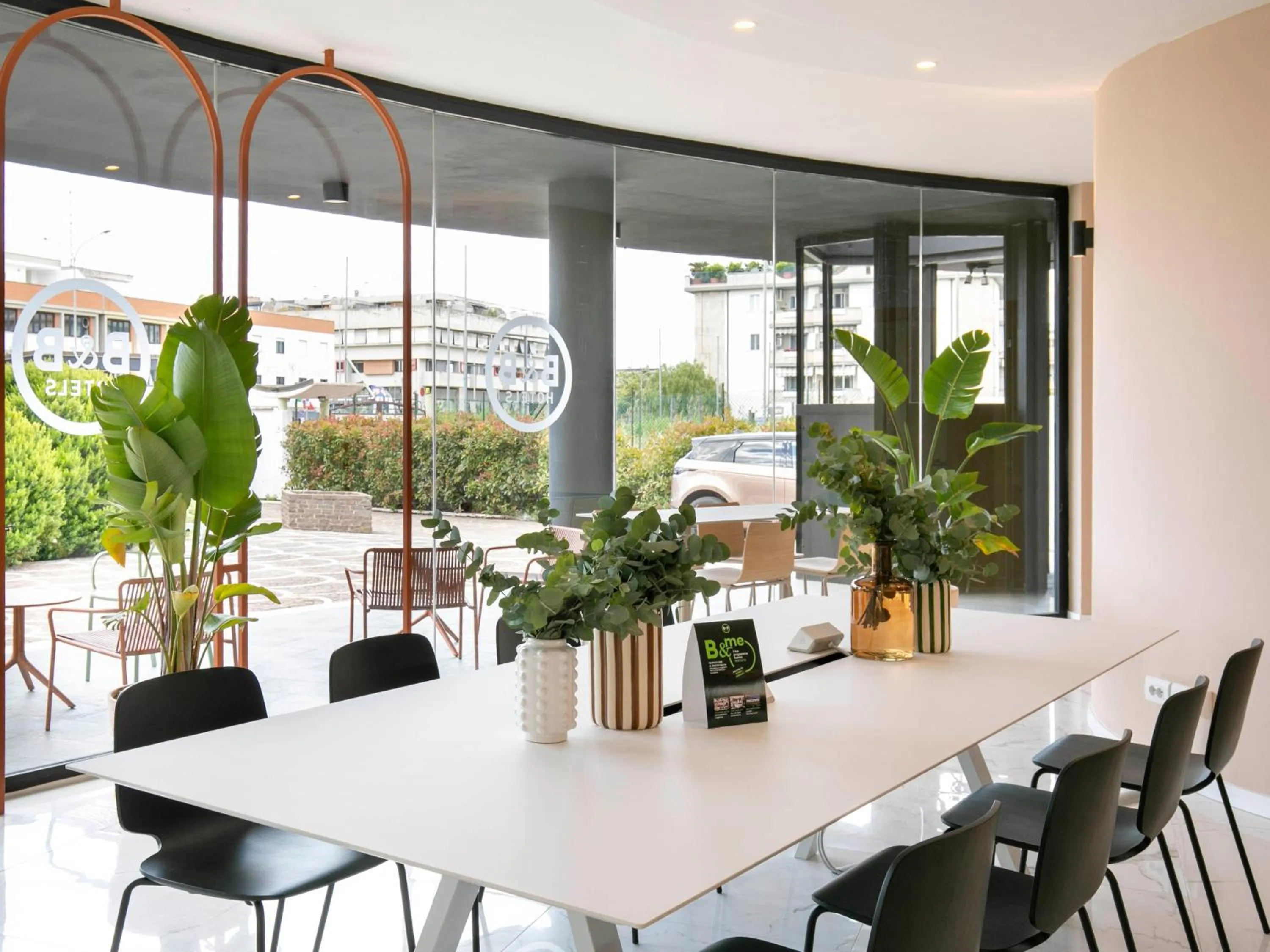 Lobby or reception in B&B HOTEL Latina