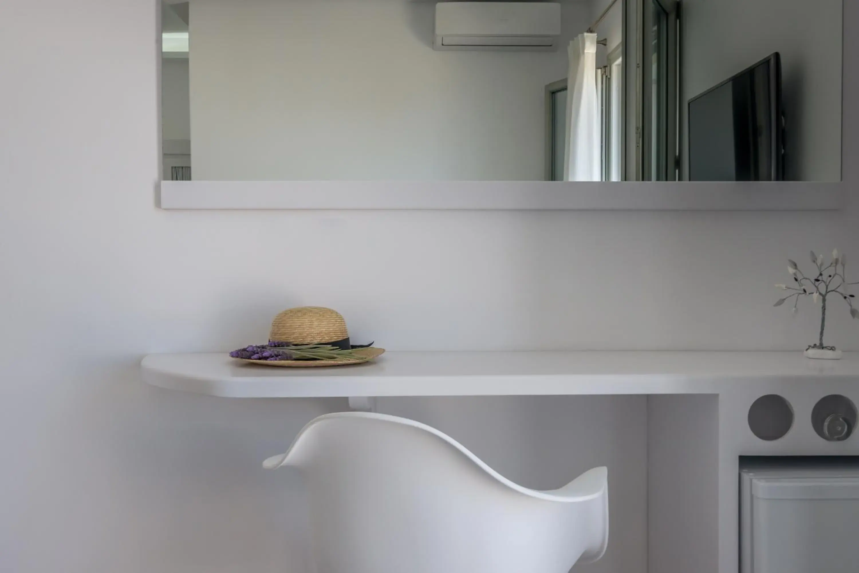 Deluxe Double or Twin Room with Side Sea View in Olea Bay Hotel Deluxe Double or Twin Room with Side Sea View in Olea Bay Hotel