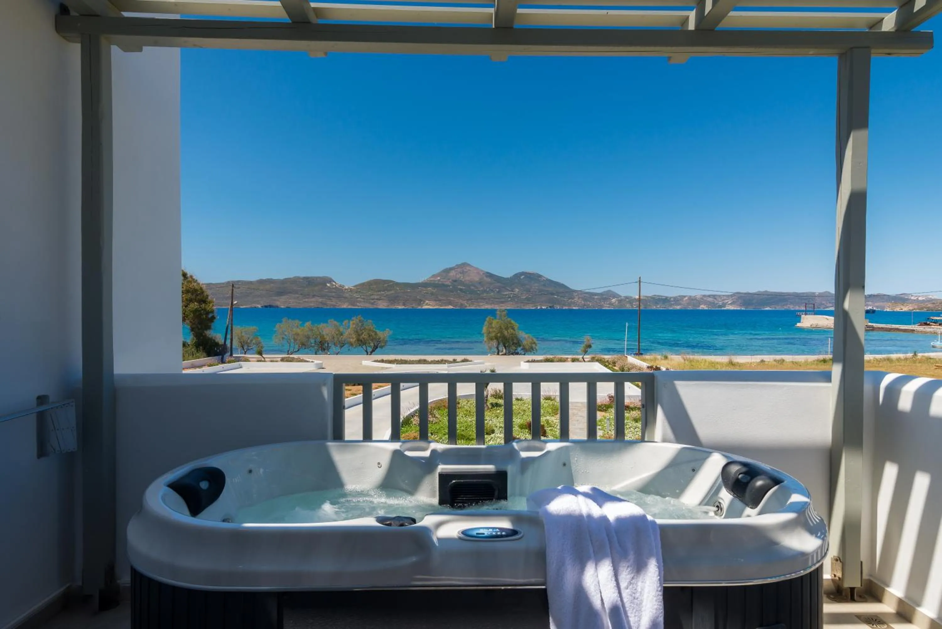 Deluxe Double or Twin Room with Front Sea View and Private Spa / Jacuzzi in Olea Bay Hotel