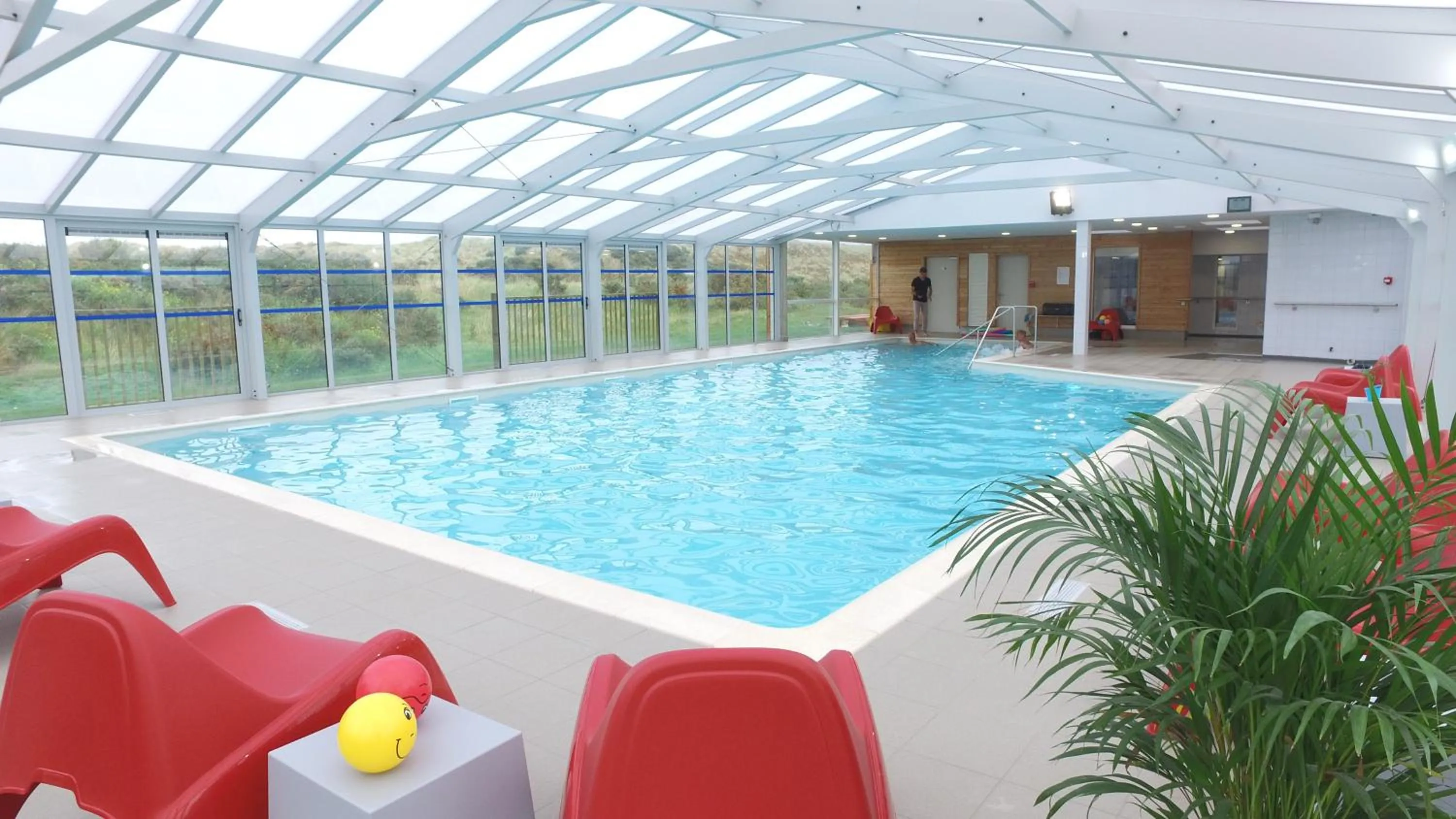 Swimming pool in VVF Blériot-Plage