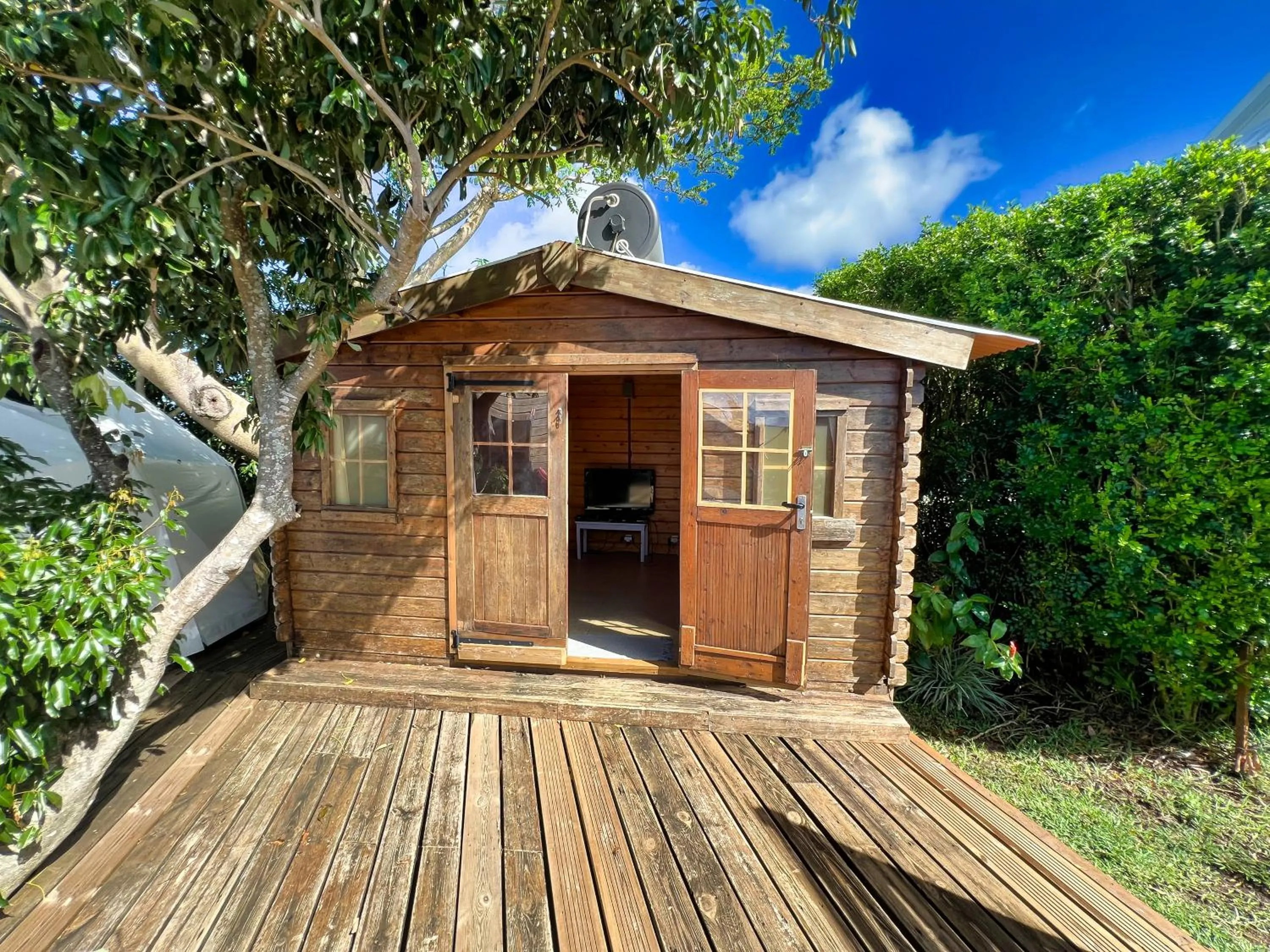Photo of the whole room in Bubble Dome Village