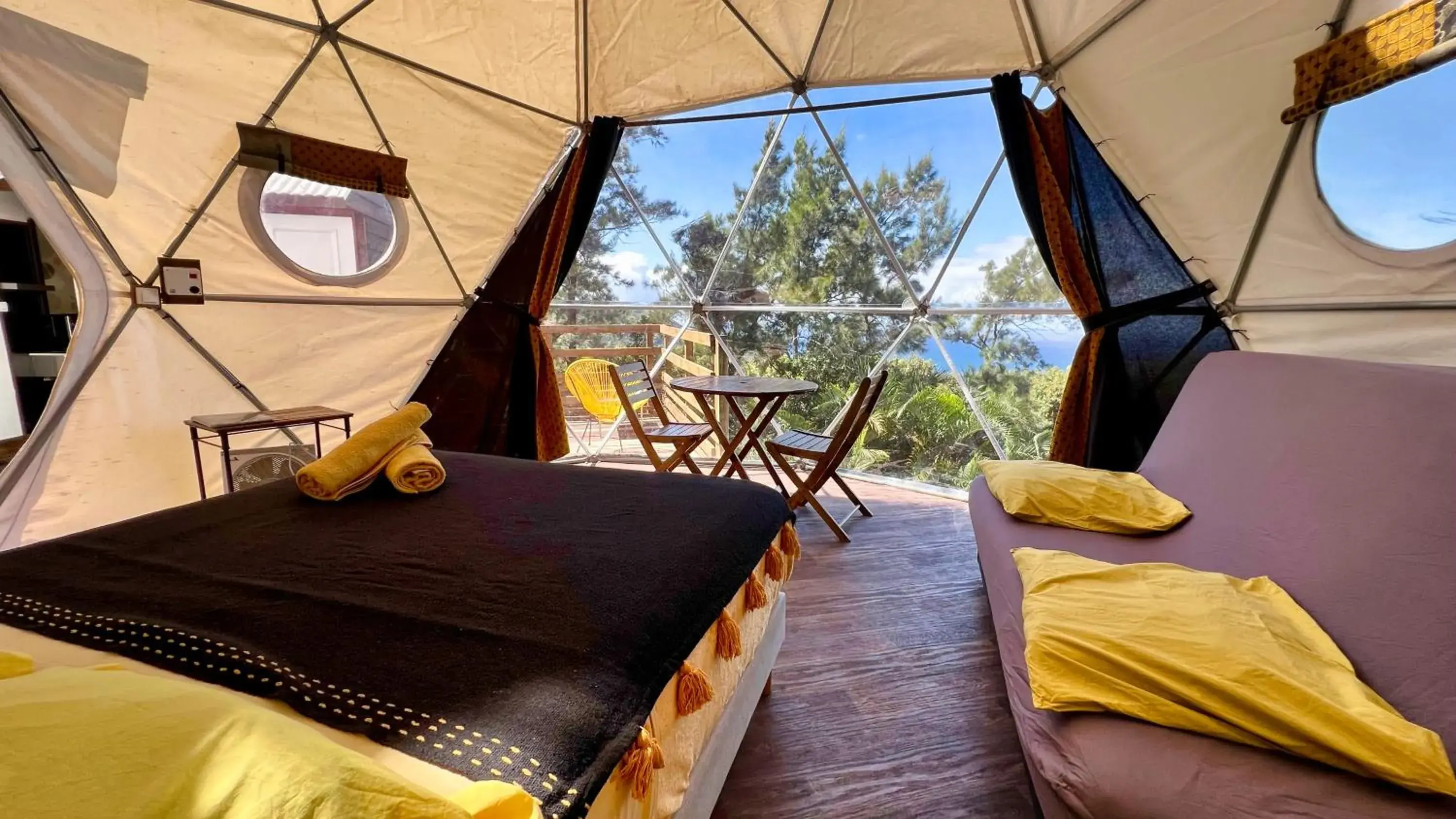 Dome 4 people (Panoramique) in Bubble Dome Village Dome 4 people (Panoramique) in Bubble Dome Village