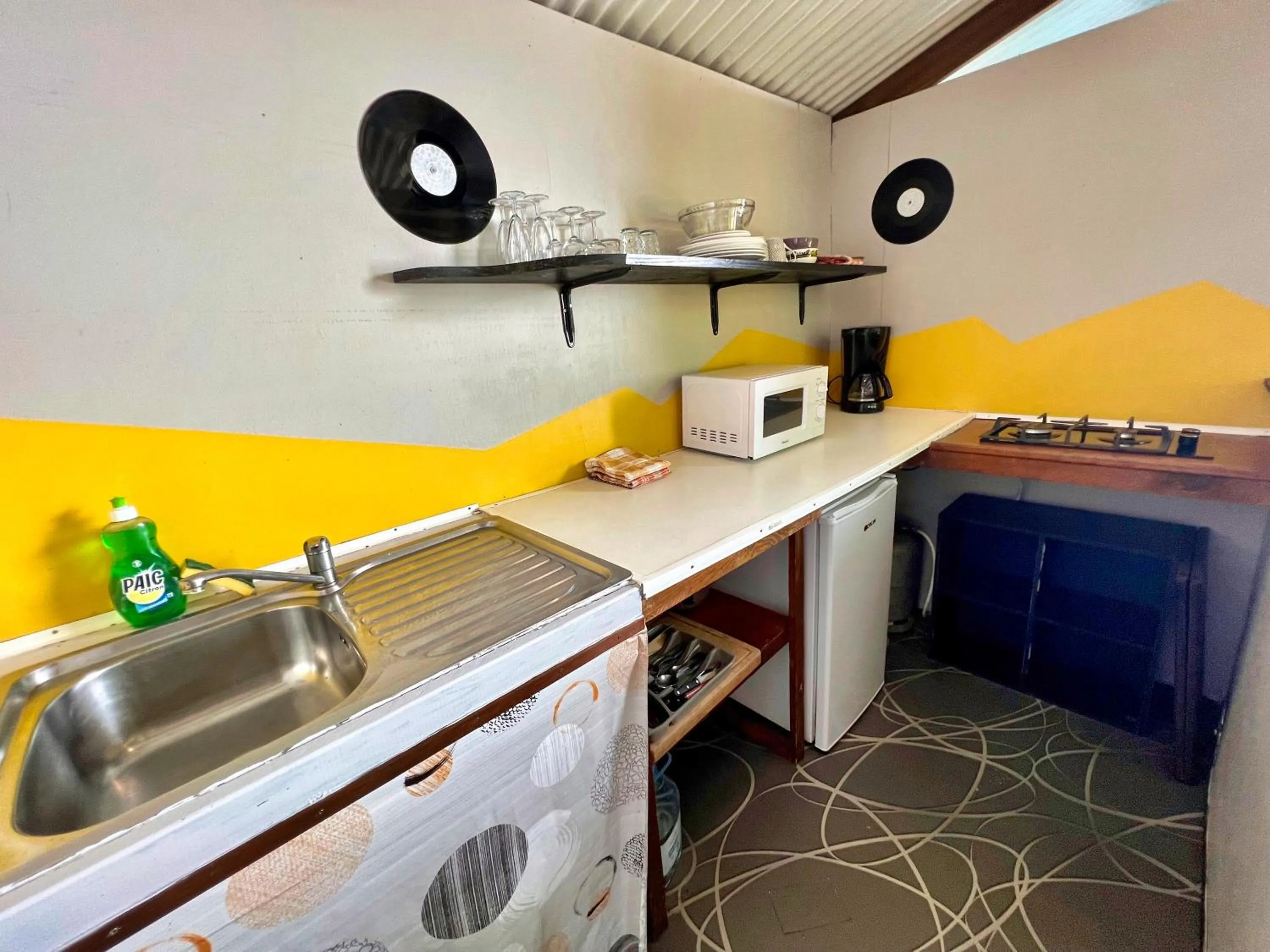 Kitchen or kitchenette in Bubble Dome Village