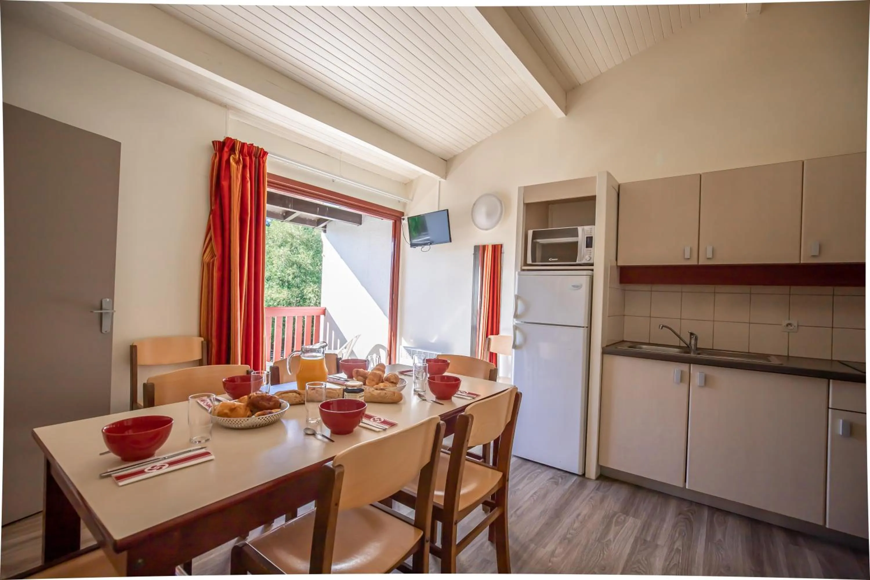 Kitchen or kitchenette in VVF Pays Basque Saint-Étienne-de-Baïgorry