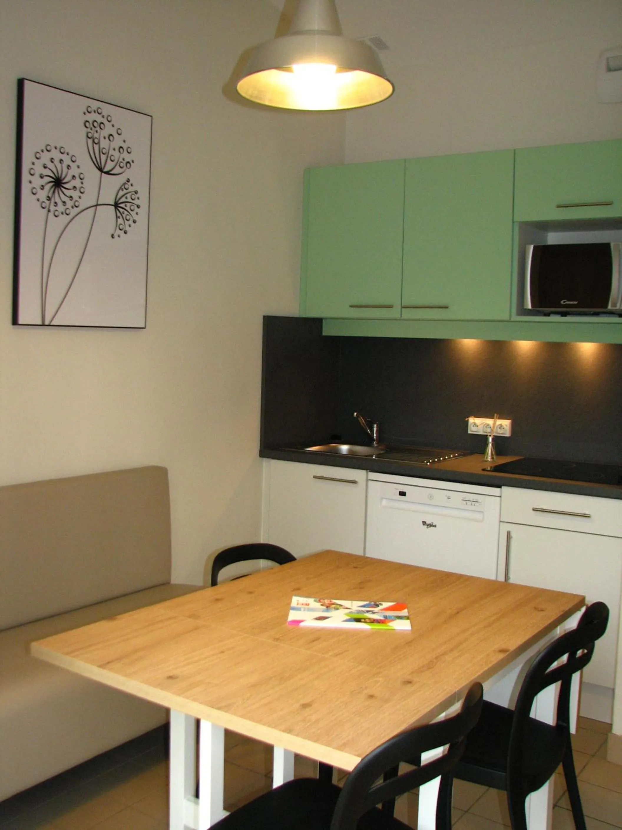 Dining area in VVF Bourgogne Auxois Morvan