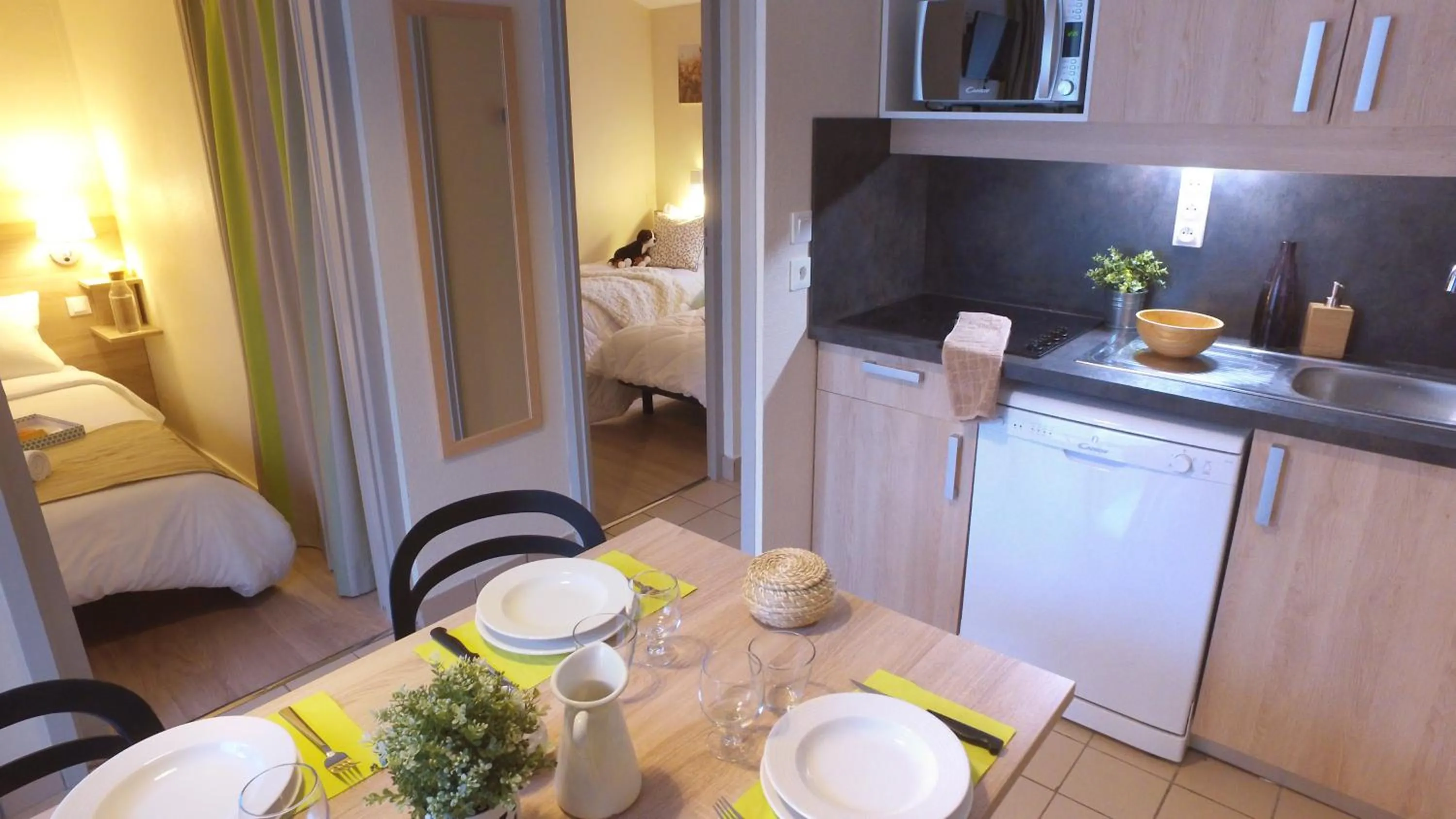 Kitchen or kitchenette, Bed in VVF Bourgogne Auxois Morvan