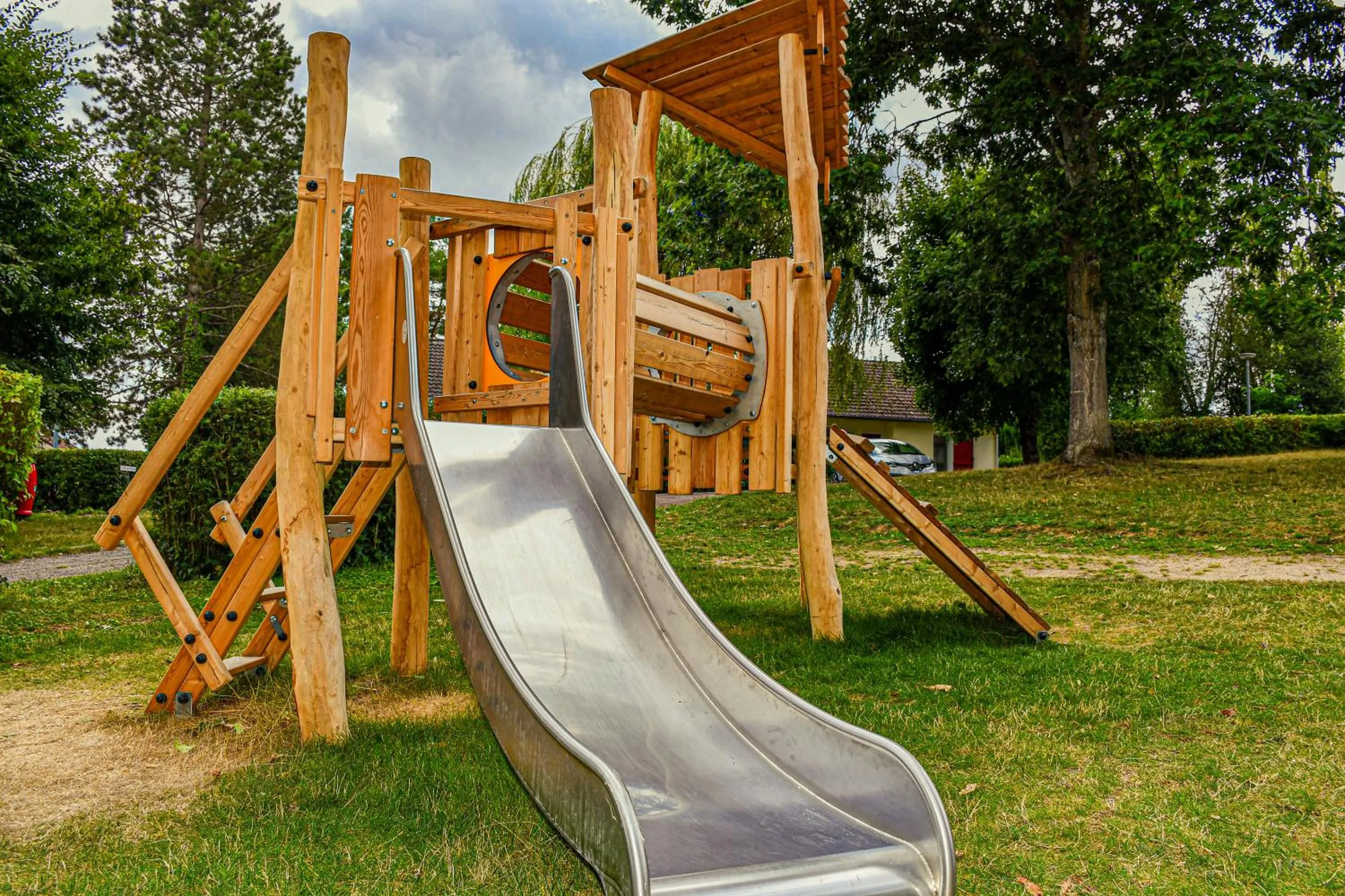 Children play ground in VVF Bourgogne Auxois Morvan