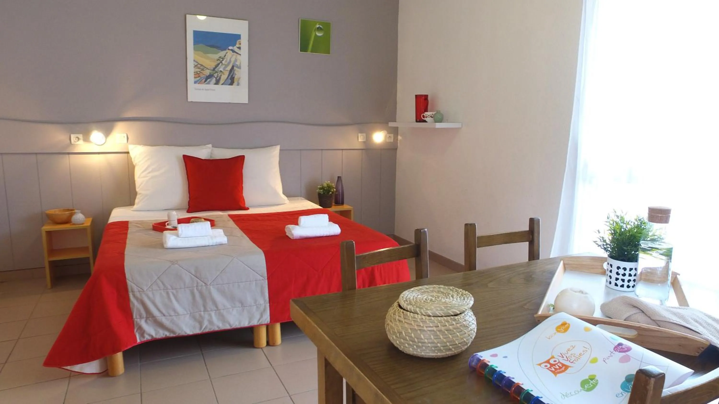 Dining area, Bed in VVF Le Pays Cathare Carcassonne