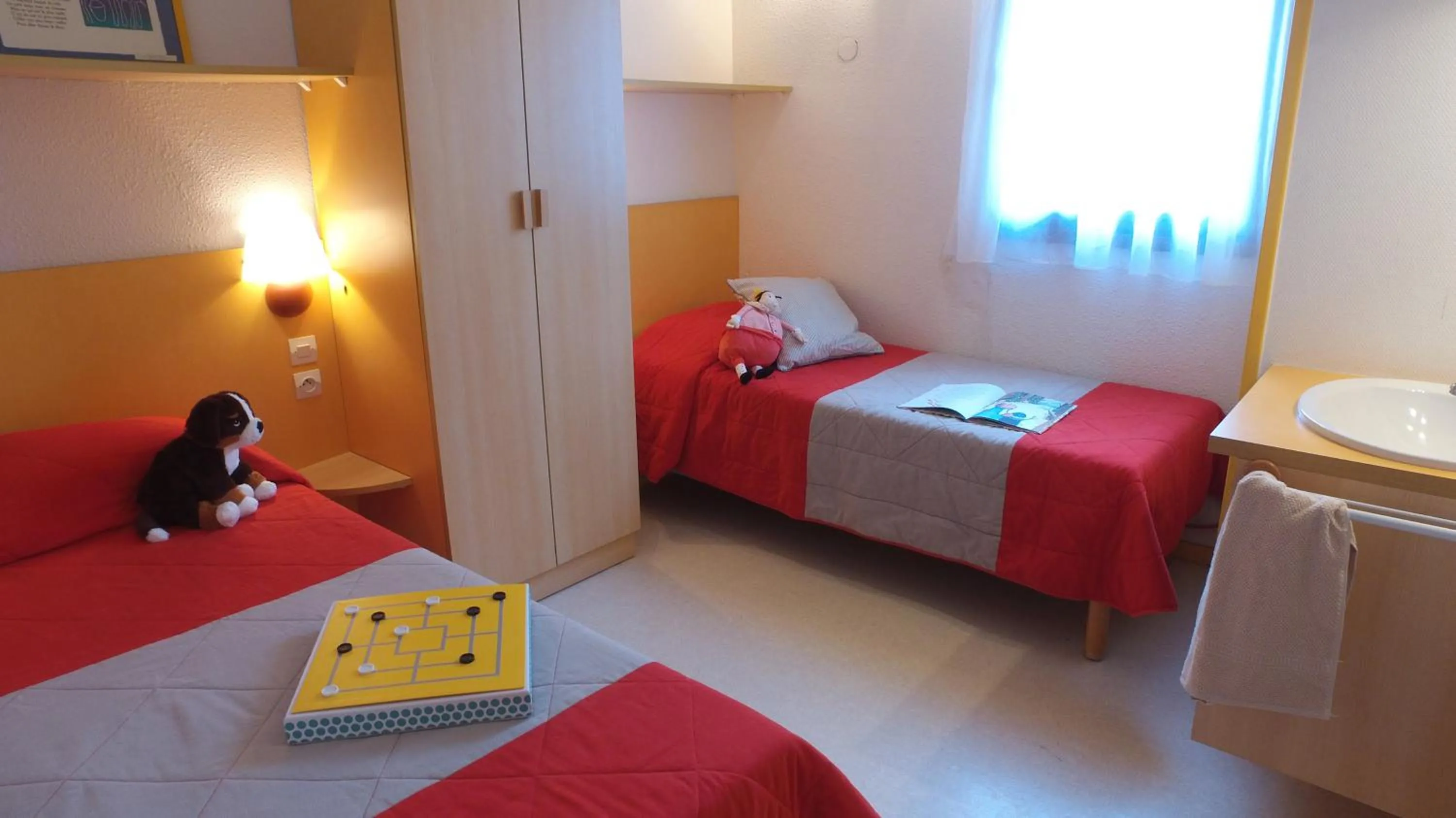 Bedroom, Bed in VVF Le Pays Cathare Carcassonne