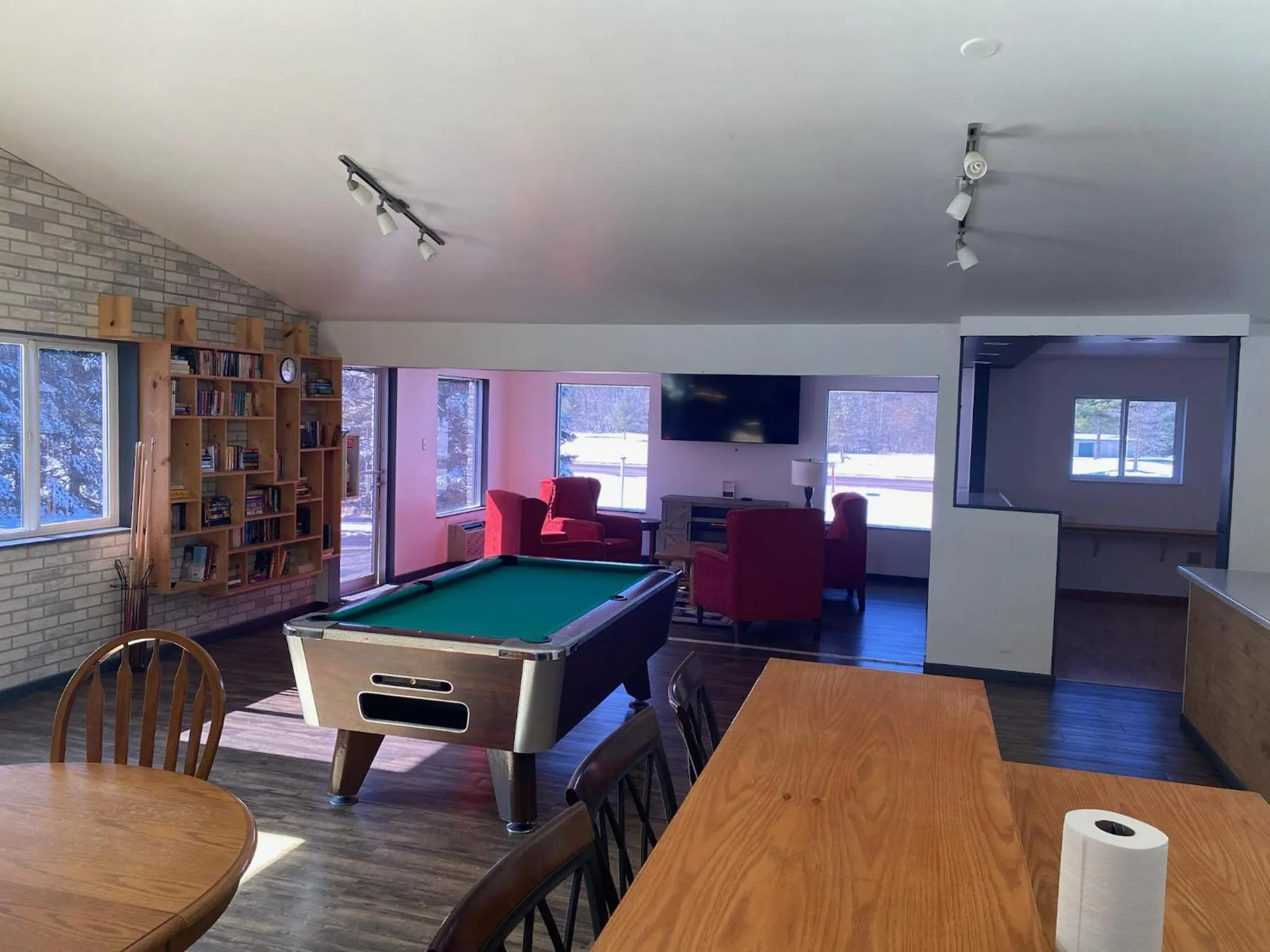 Communal lounge/ TV room in Edge-O-Dells Resort