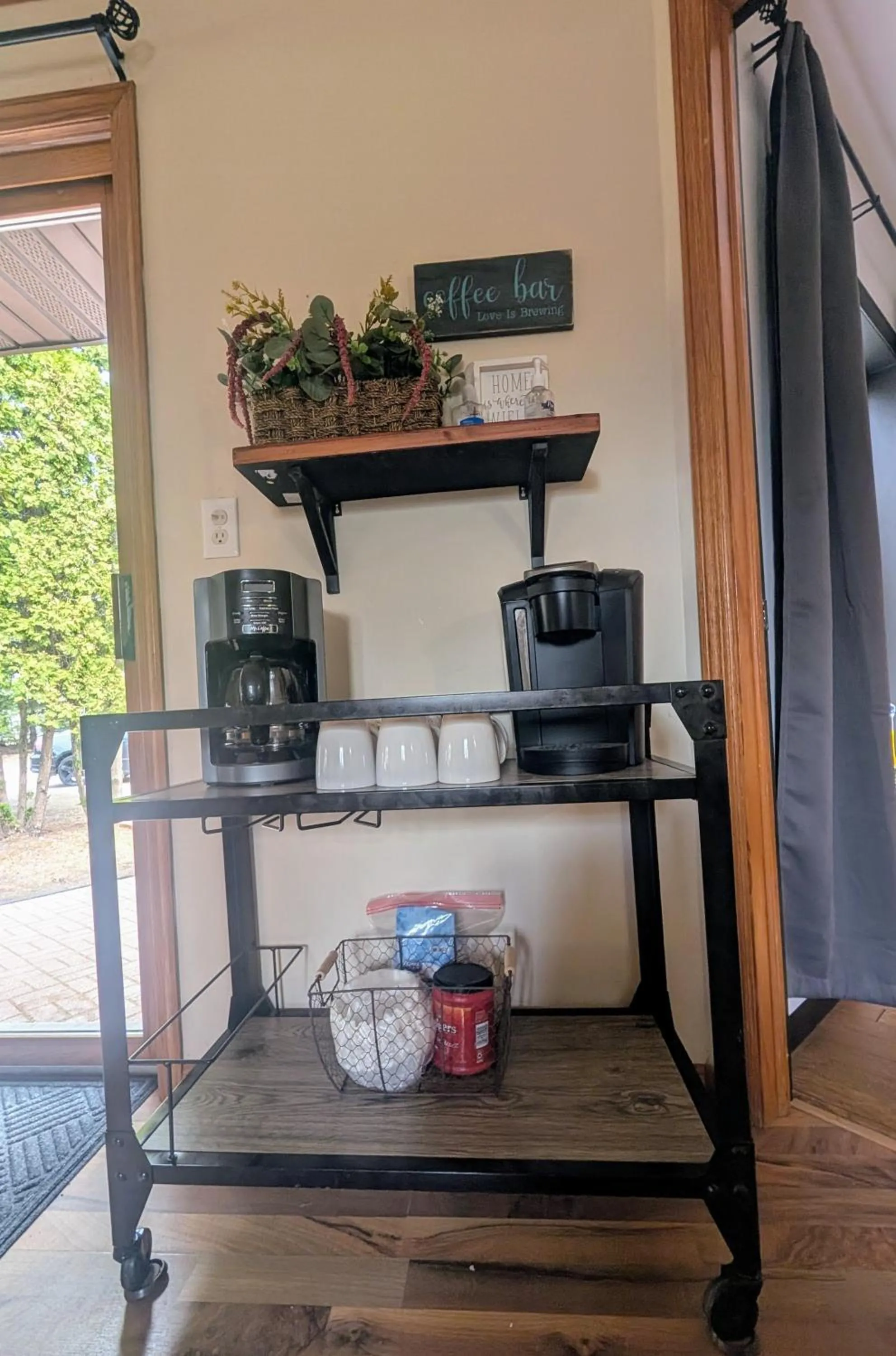 Coffee/tea facilities in Edge-O-Dells Resort