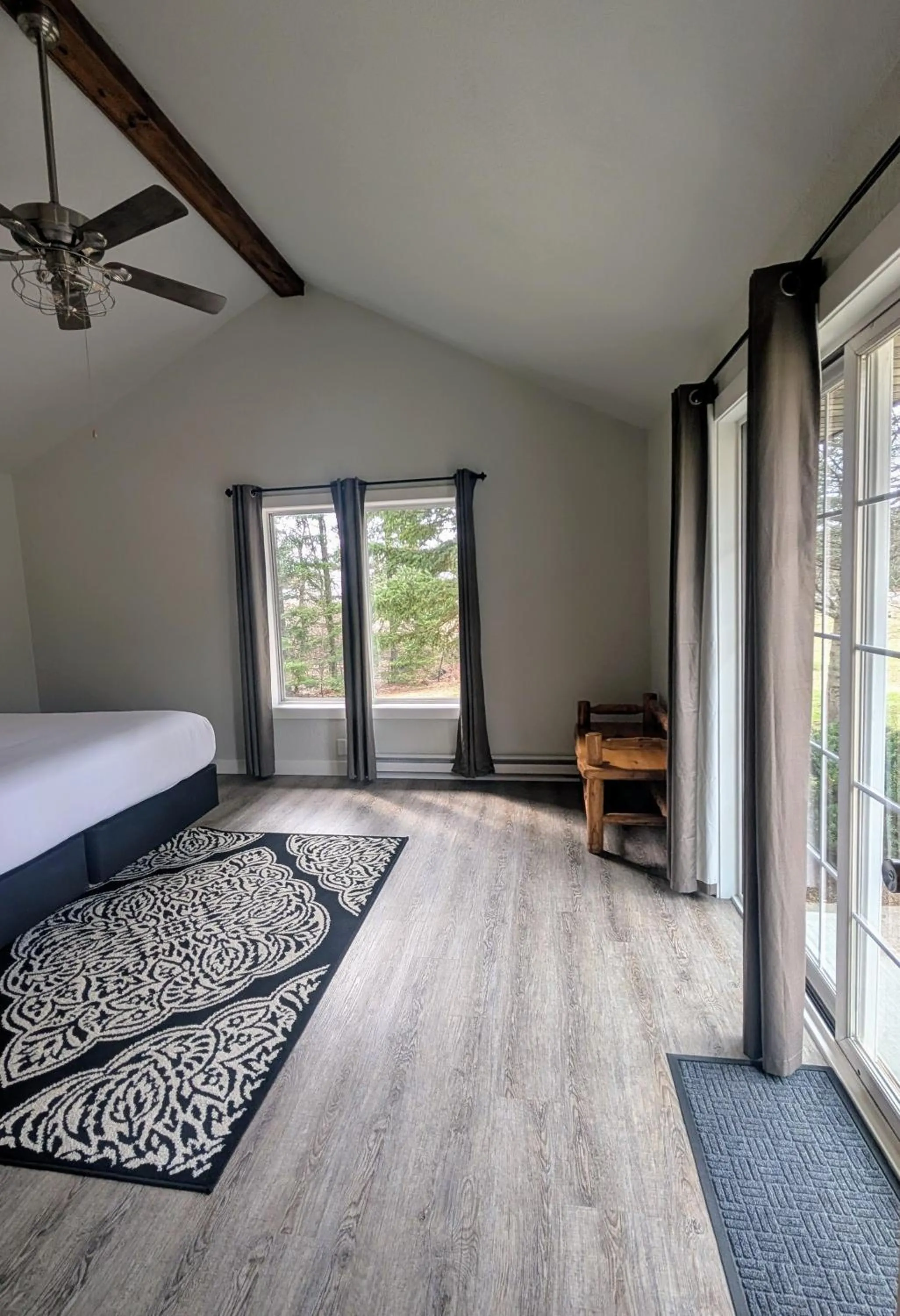 Bedroom, Bed in Edge-O-Dells Resort