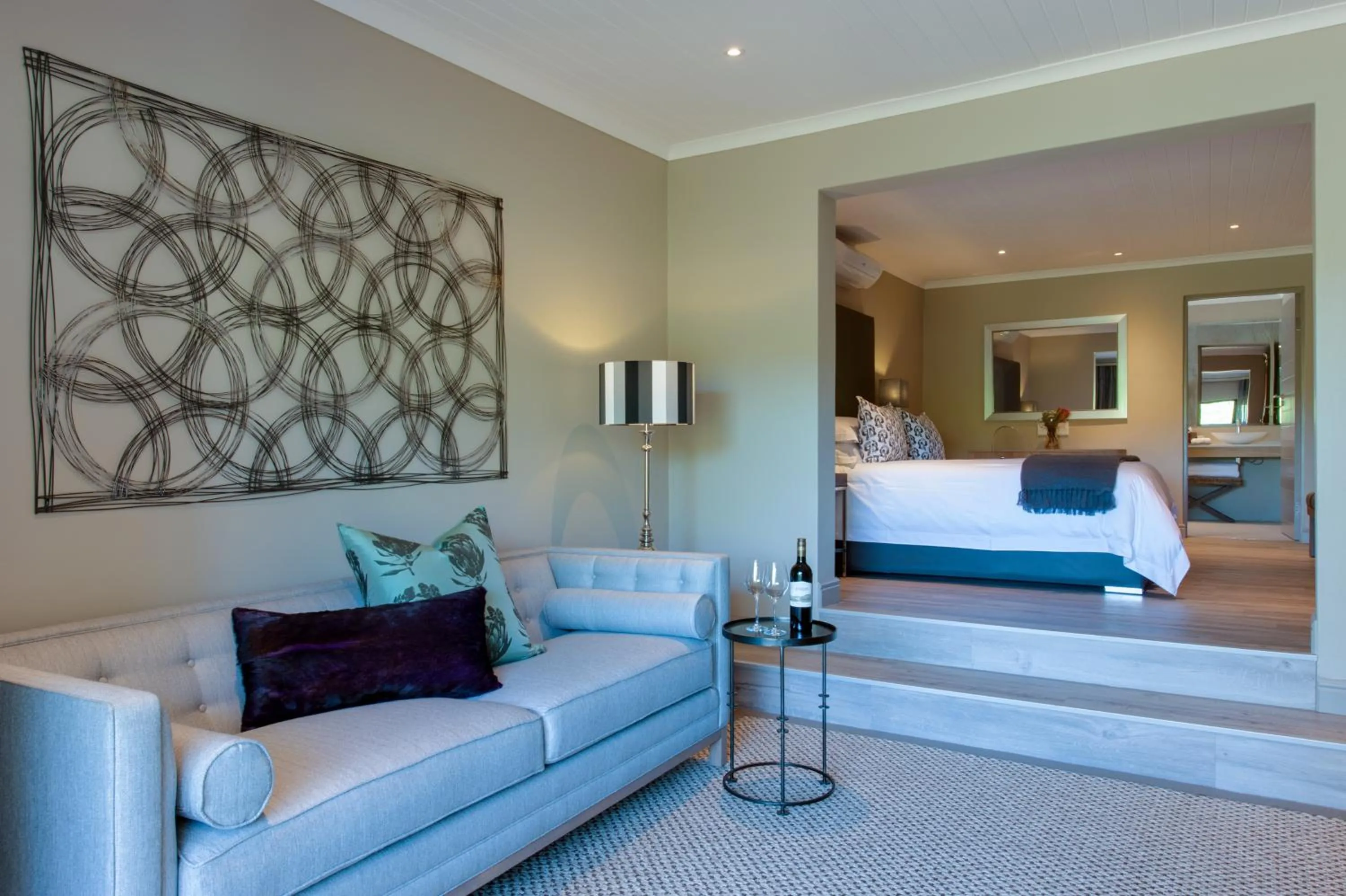 Bathroom, Bed in The Jordan Suites