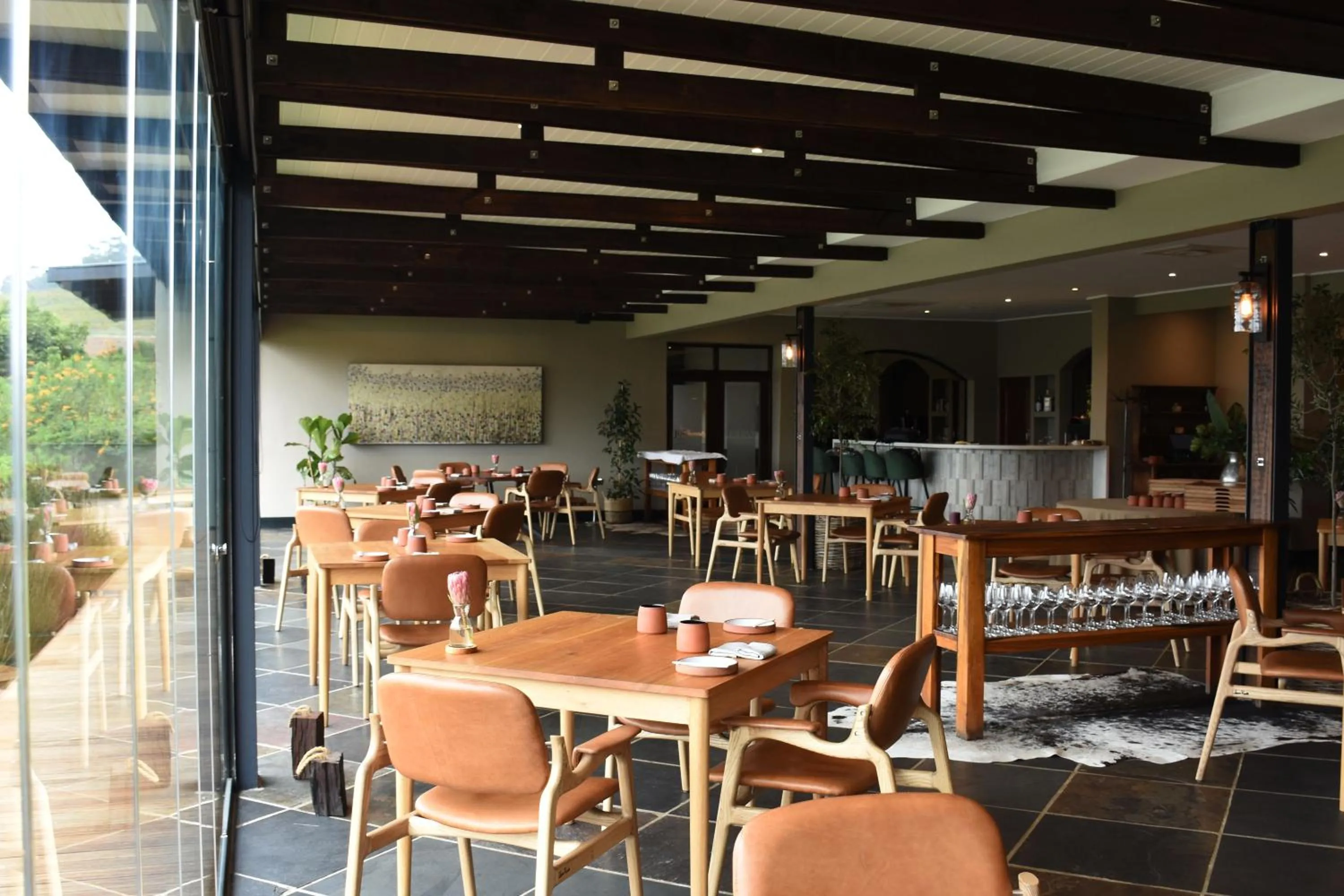 Restaurant/places to eat in The Jordan Suites