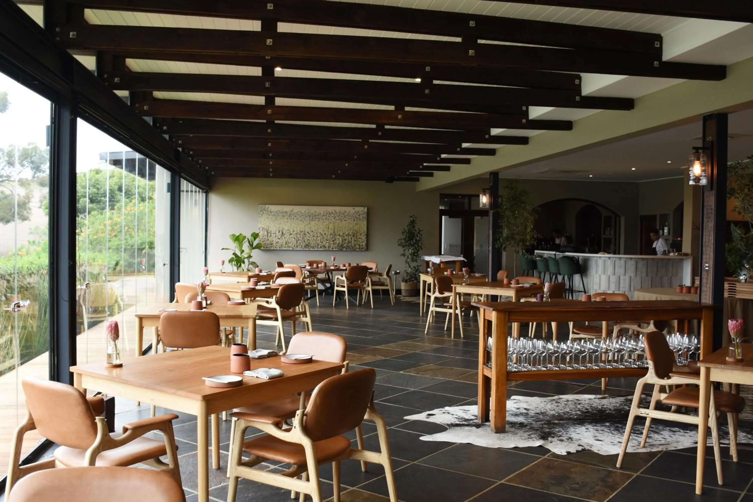 Restaurant/places to eat in The Jordan Suites