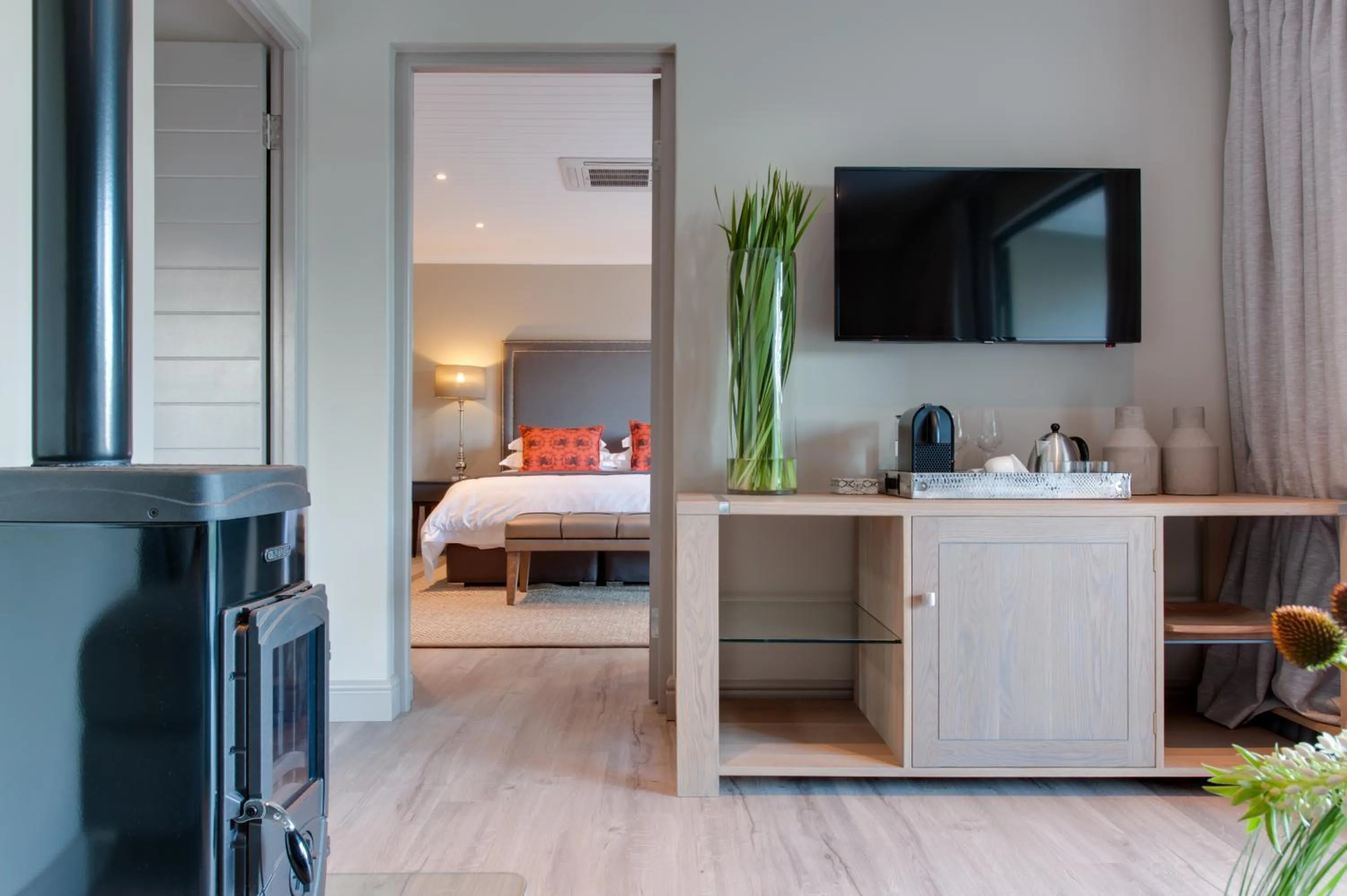 TV and multimedia, Bed in The Jordan Suites