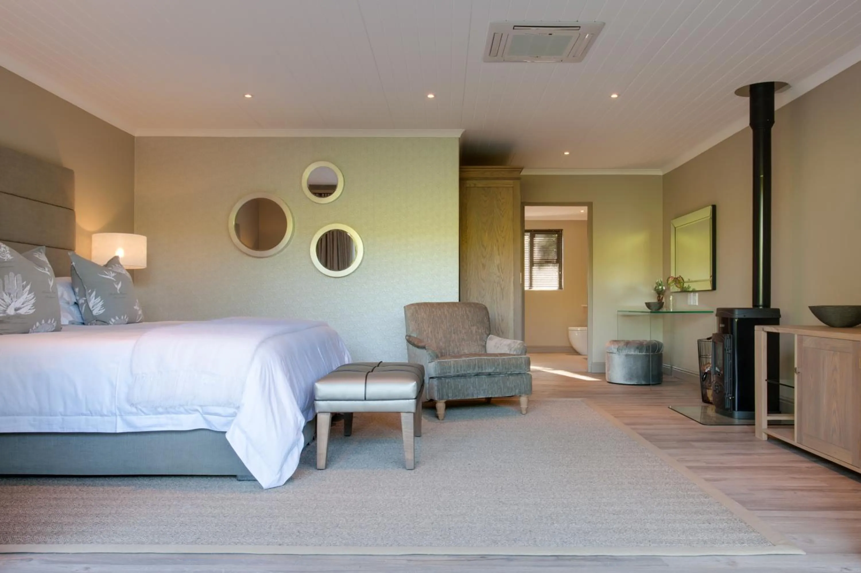 Photo of the whole room, Bed in The Jordan Suites