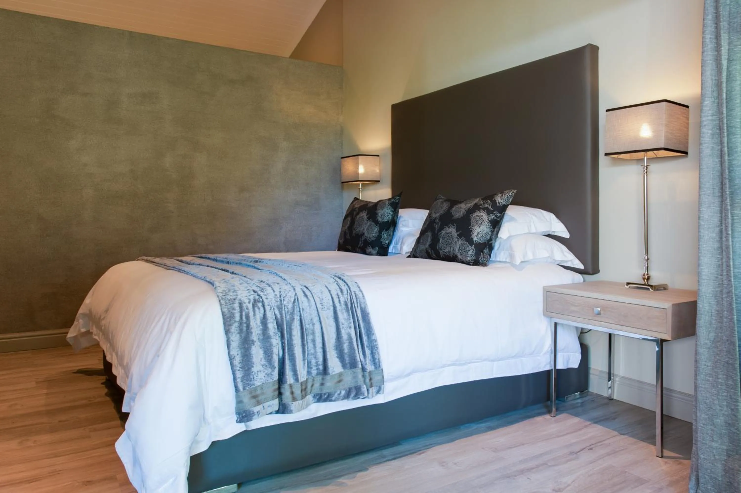 Bedroom, Bed in The Jordan Suites
