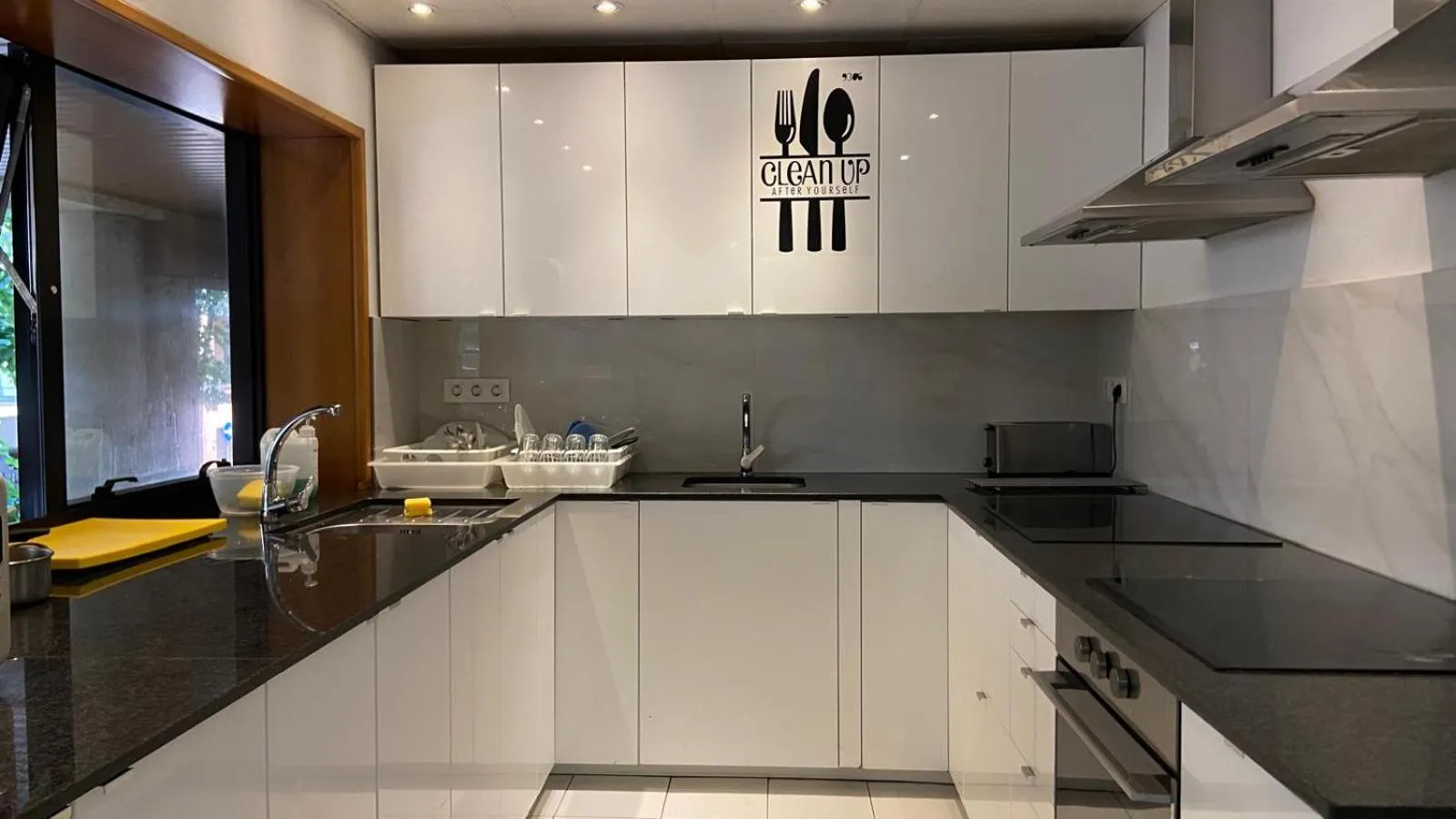 Communal kitchen in Residència Universitaria Pare Claret