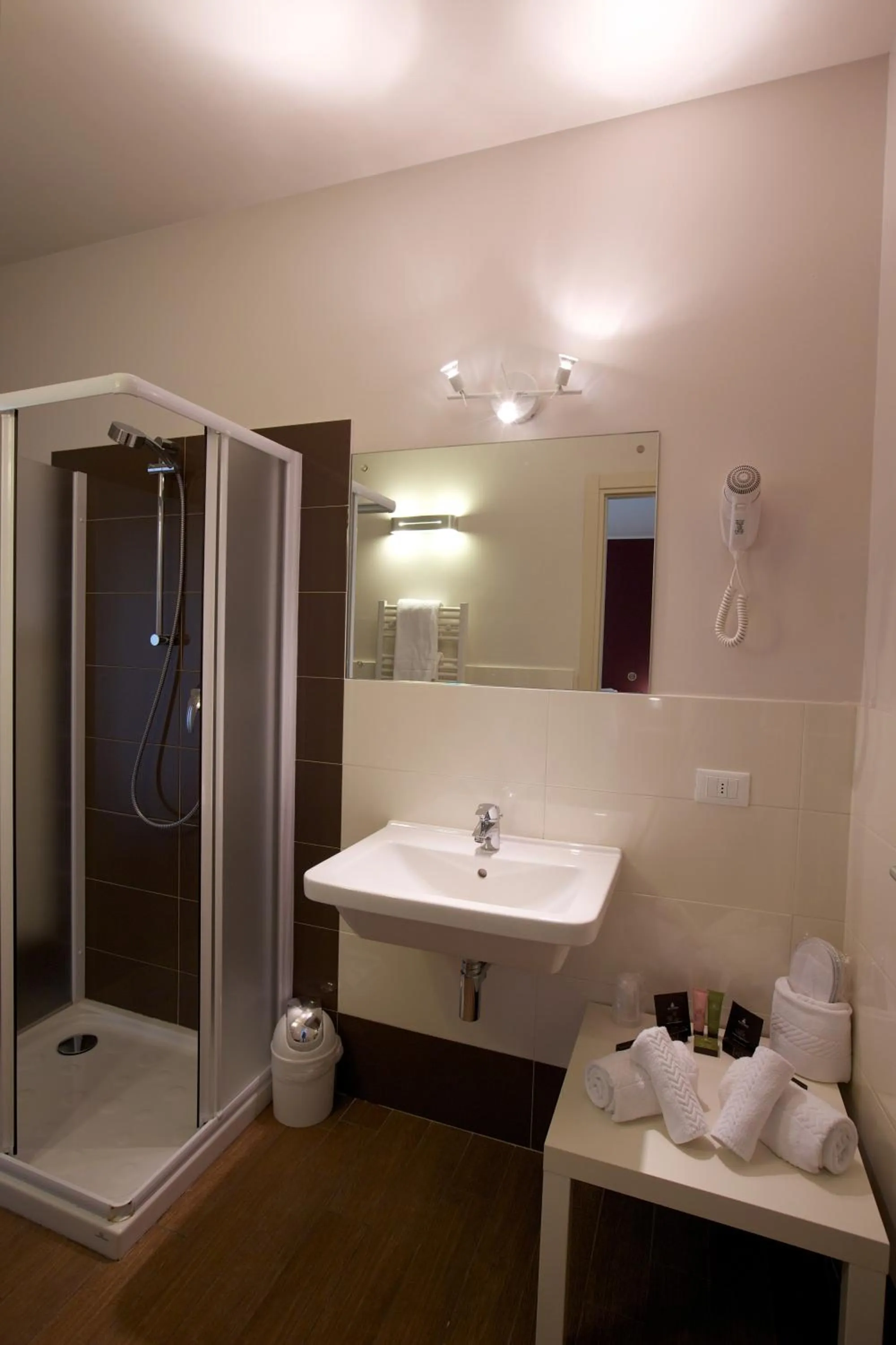 Bathroom in Hotel Leon D'Oro