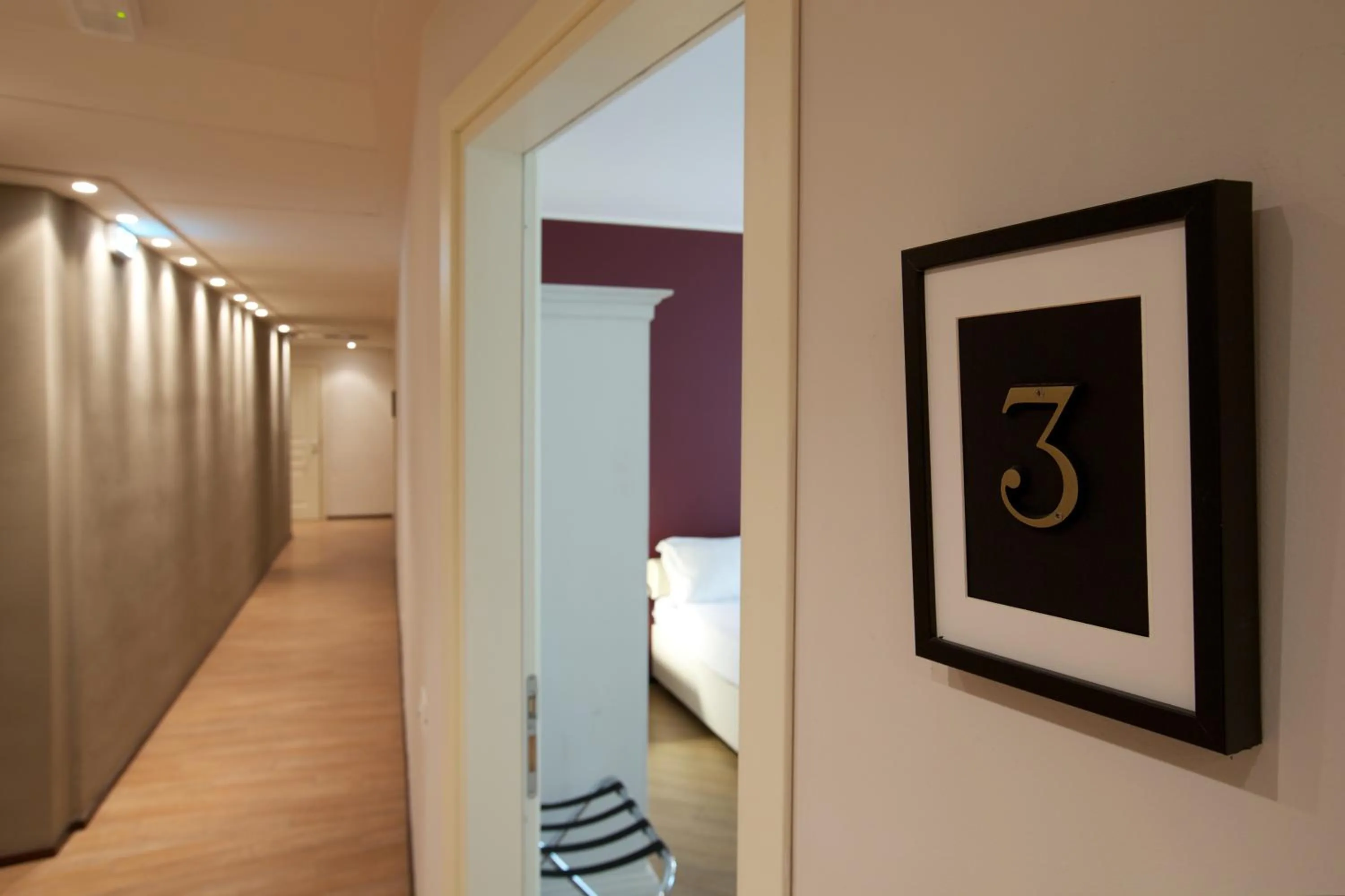 Decorative detail, Bed in Hotel Leon D'Oro