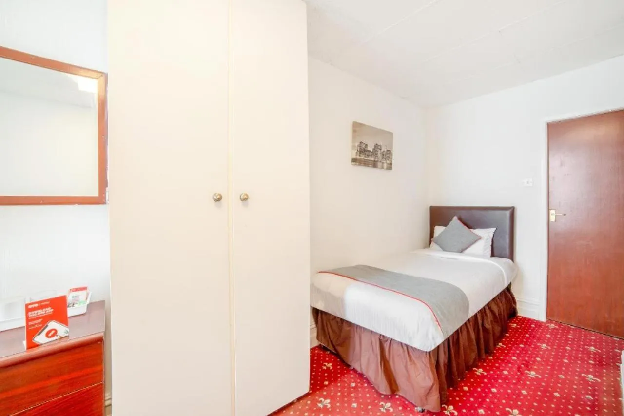 Bed in HOTEL BLUE OCEAN - Call For Cheap Prices - Check In Until 3AM