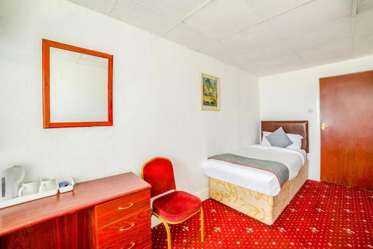 Bed in HOTEL BLUE OCEAN - Call For Cheap Prices - Check In Until 3AM