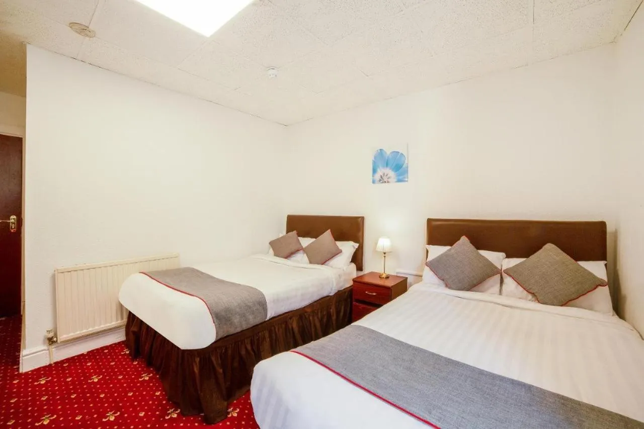 Bed in HOTEL BLUE OCEAN - Call For Cheap Prices - Check In Until 3AM