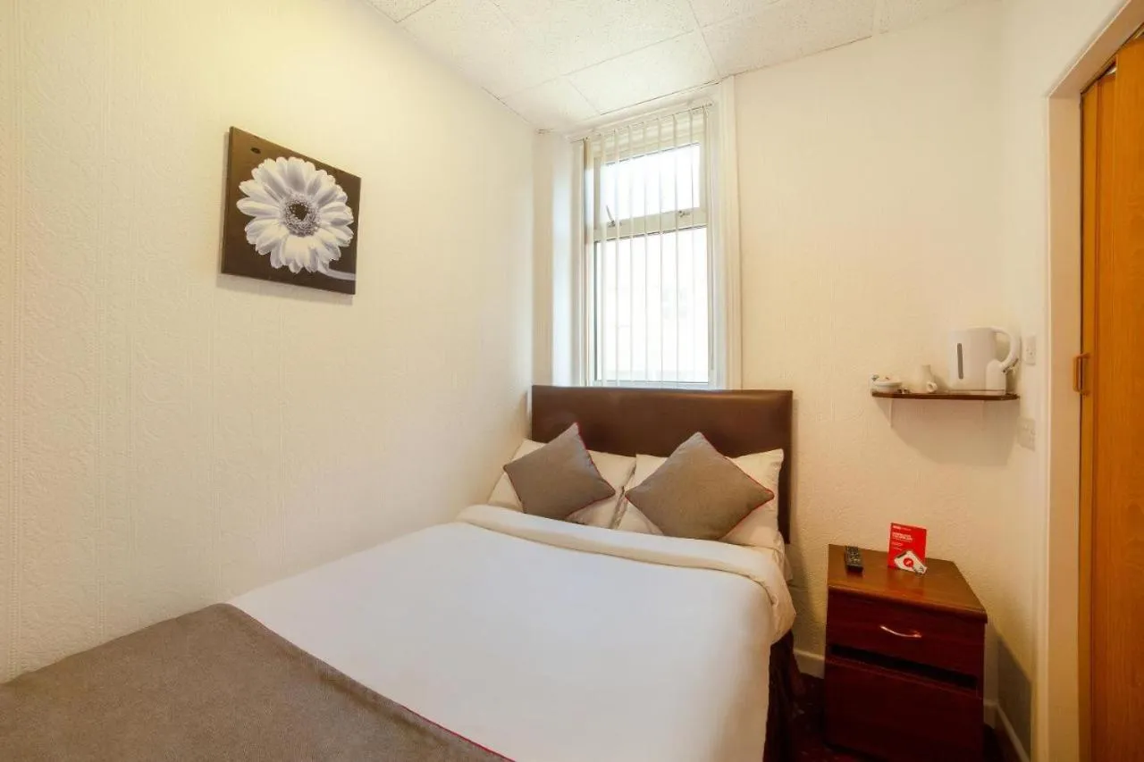 Bed in HOTEL BLUE OCEAN - Call For Cheap Prices - Check In Until 3AM