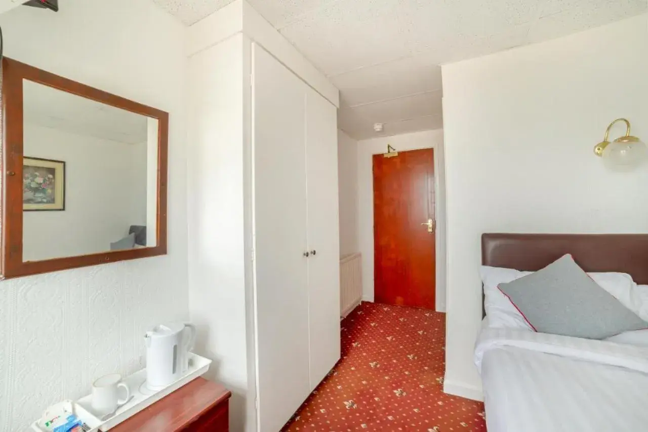 Bed in HOTEL BLUE OCEAN - Call For Cheap Prices - Check In Until 3AM Bed in HOTEL BLUE OCEAN - Call For Cheap Prices - Check In Until 3AM