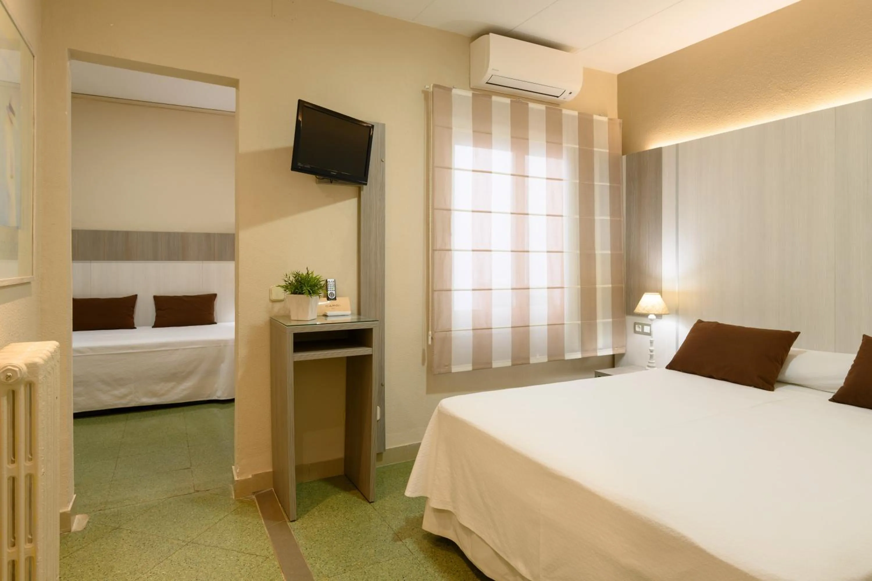 air conditioner, Bed in Hotel Capri
