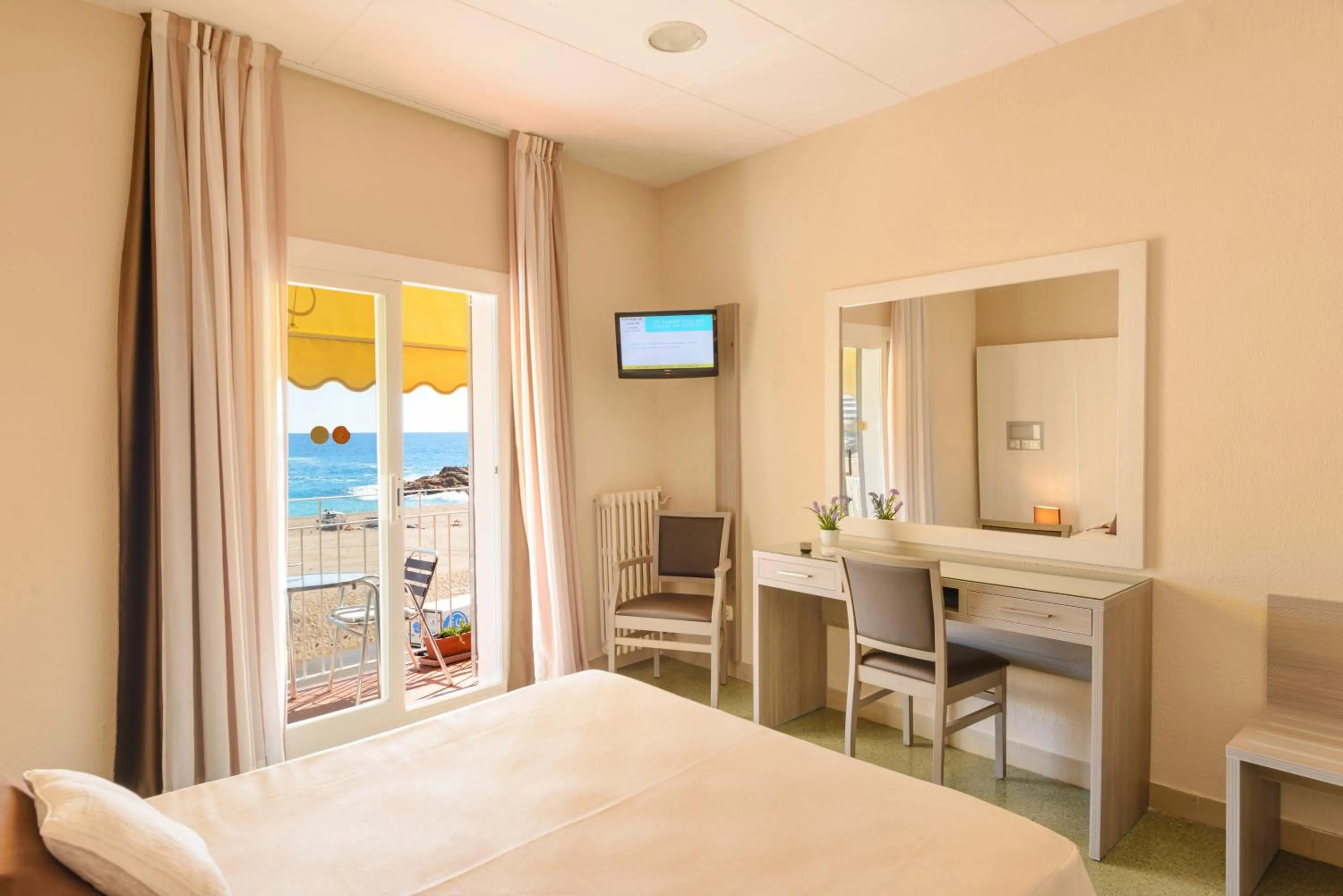 Photo of the whole room, Bed in Hotel Capri