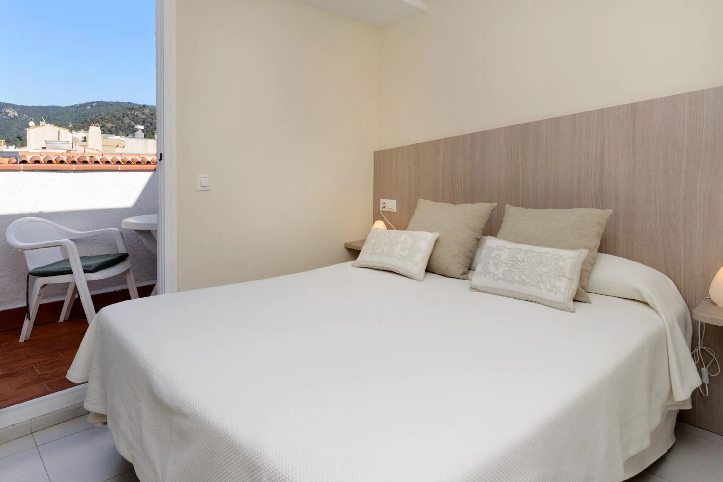 Balcony/Terrace, Bed in Hotel Capri