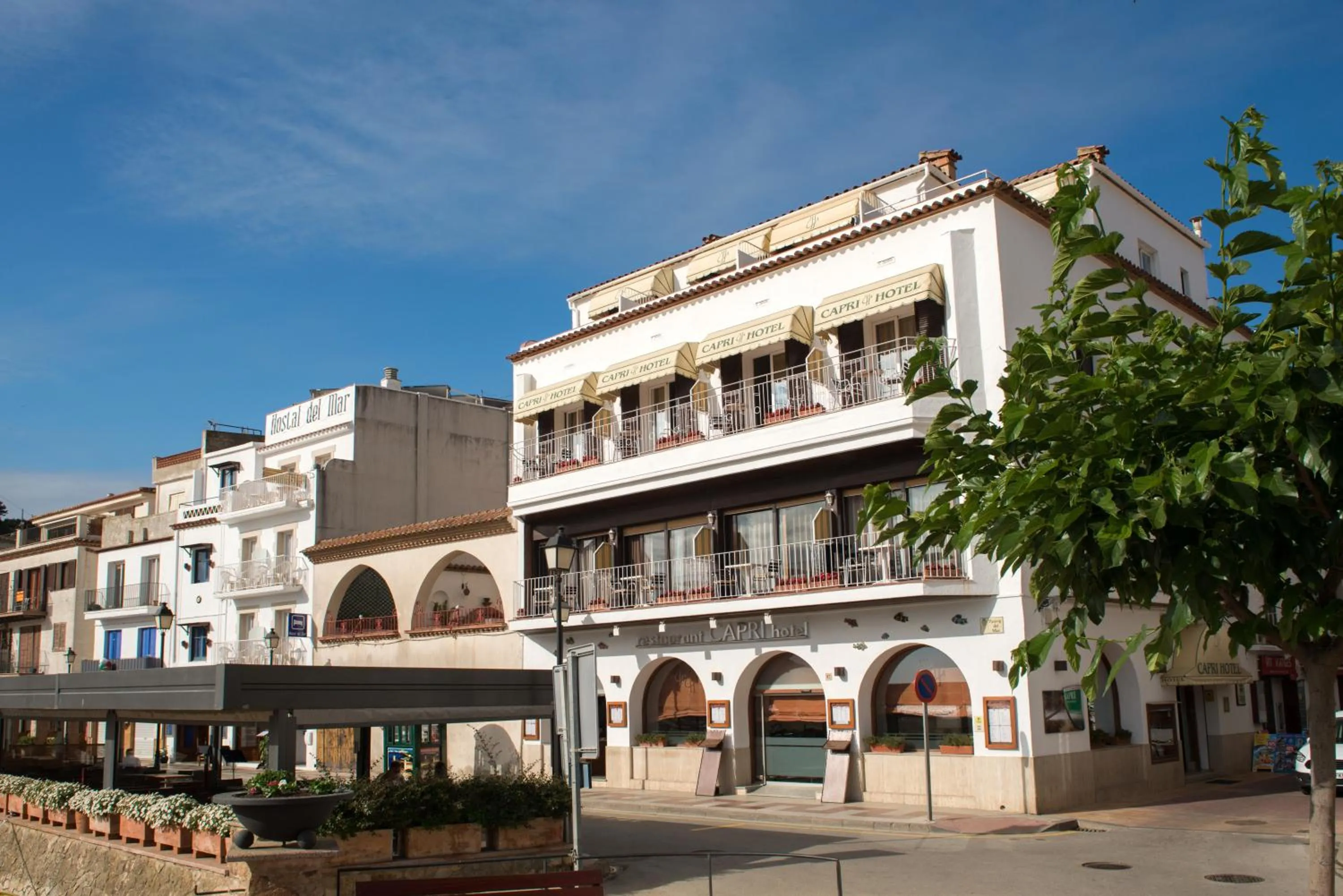Facade/entrance in Hotel Capri