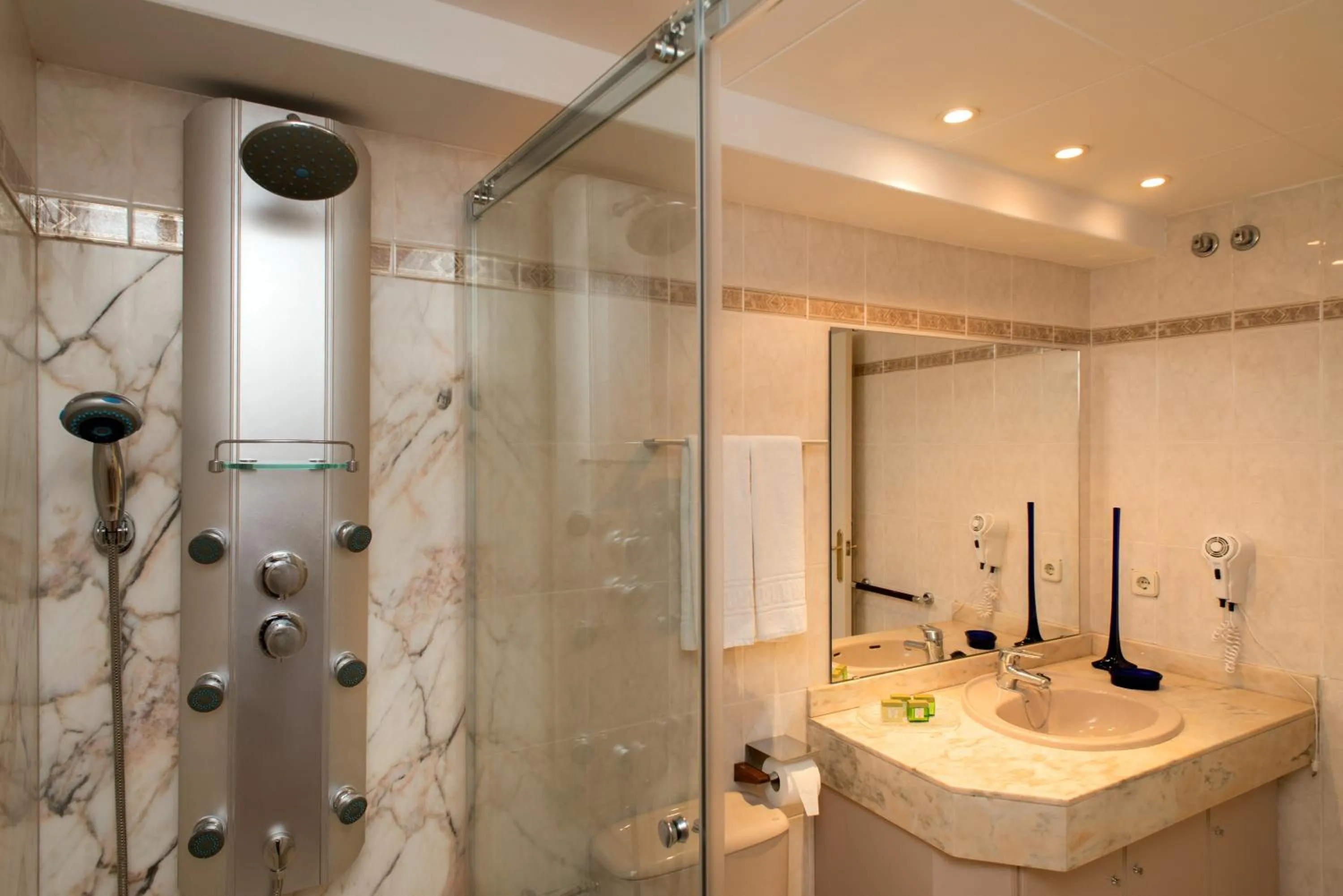 Bathroom in Hotel Capri