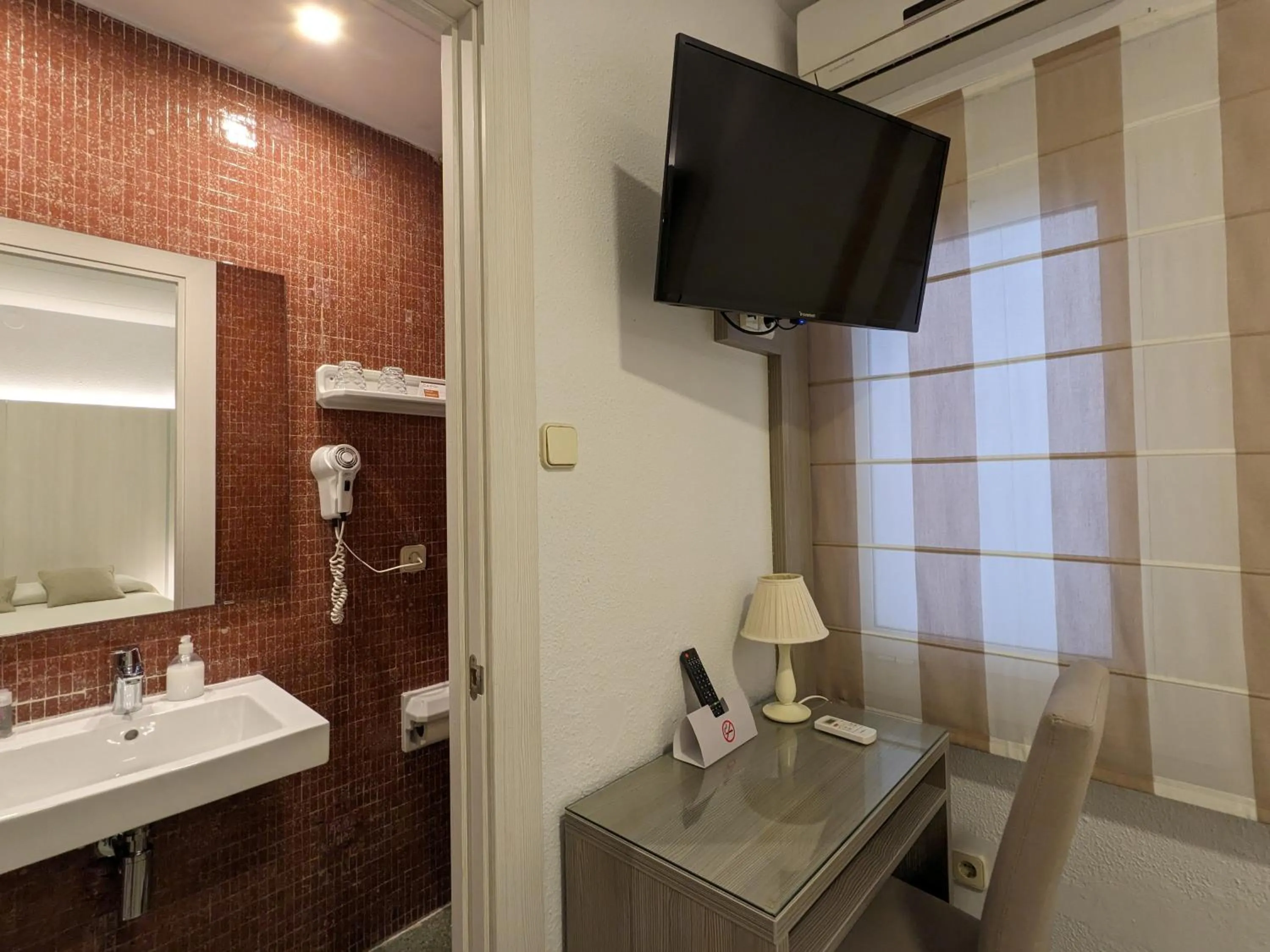 Shower in Hotel Capri