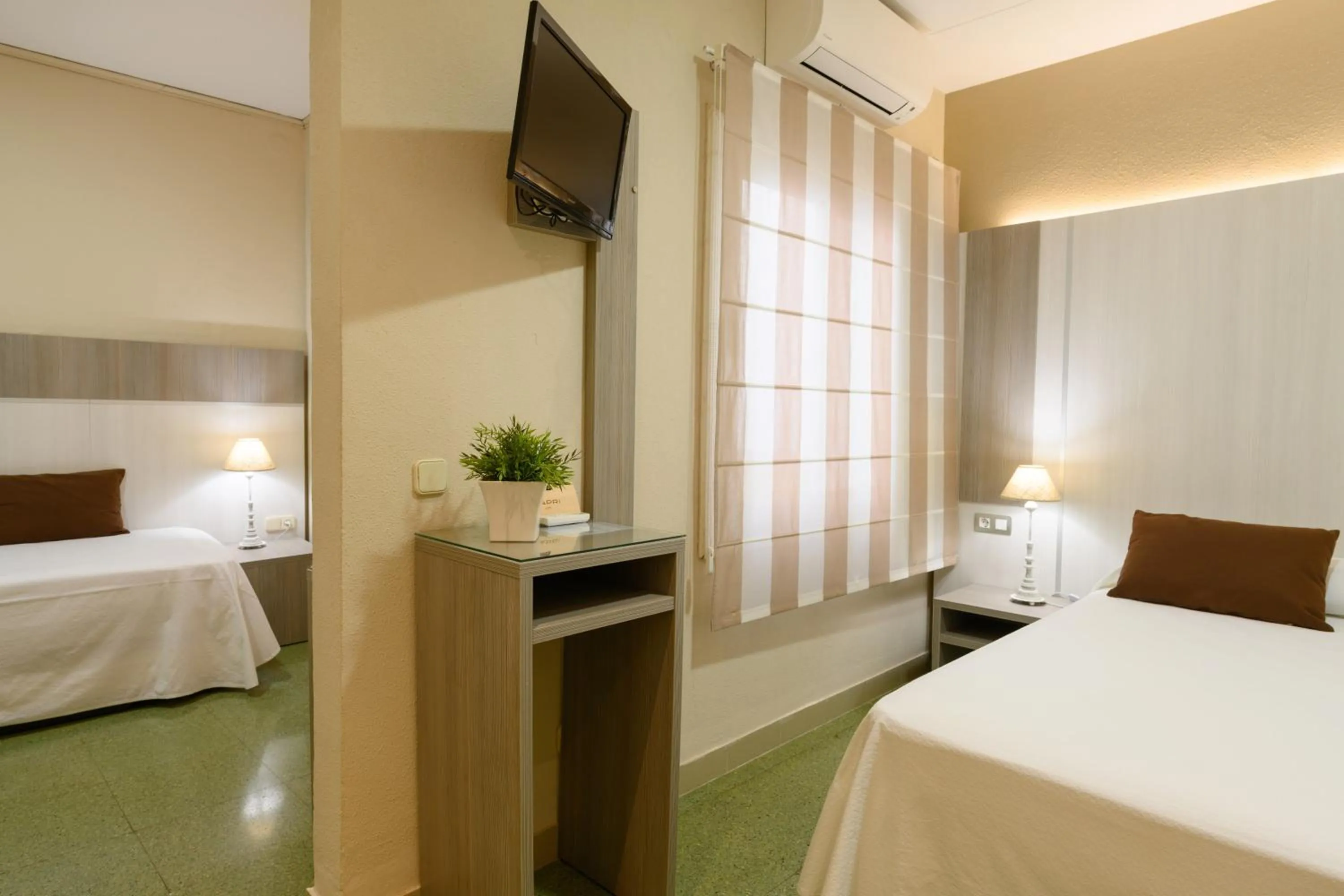 TV and multimedia, Bed in Hotel Capri