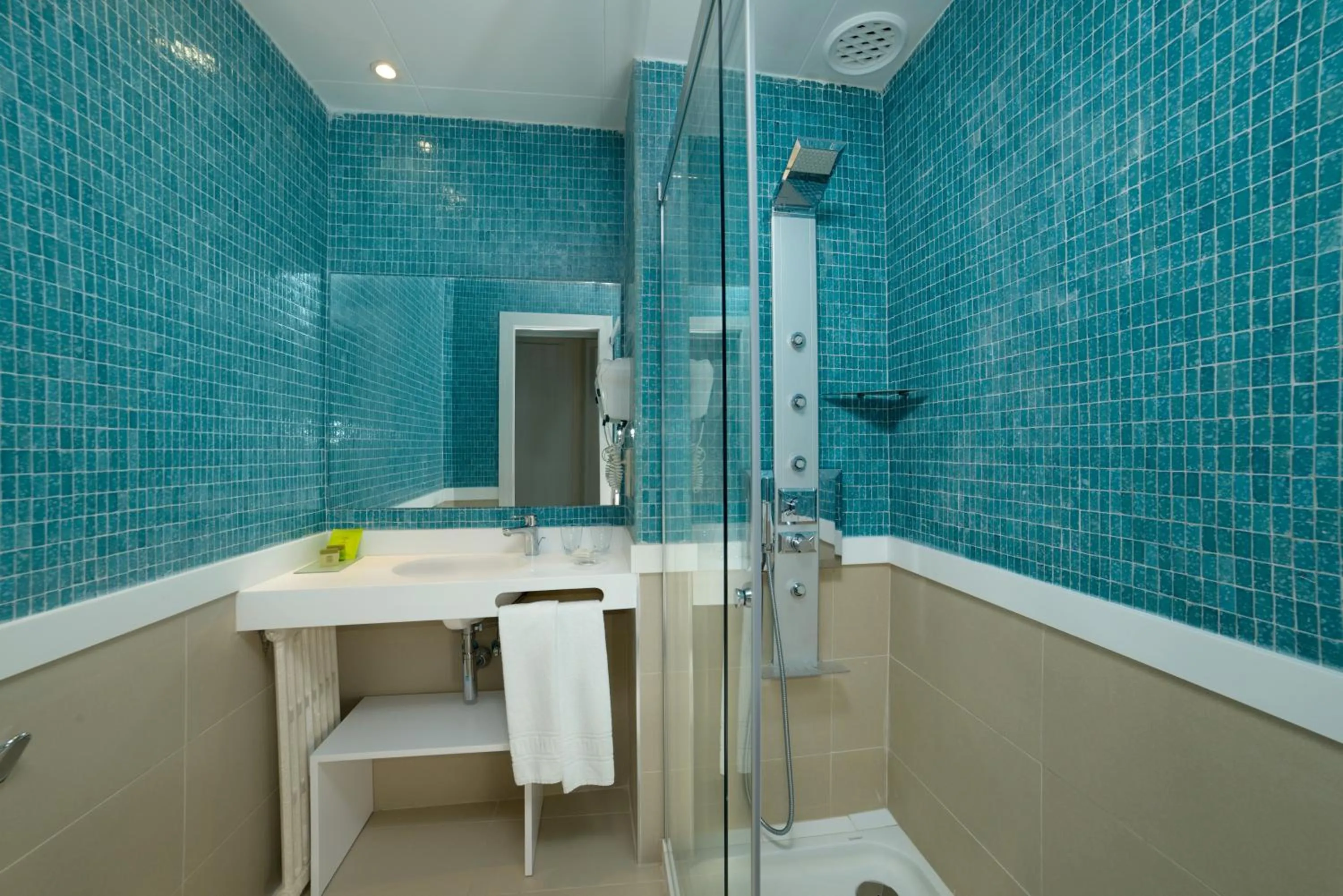 Shower in Hotel Capri