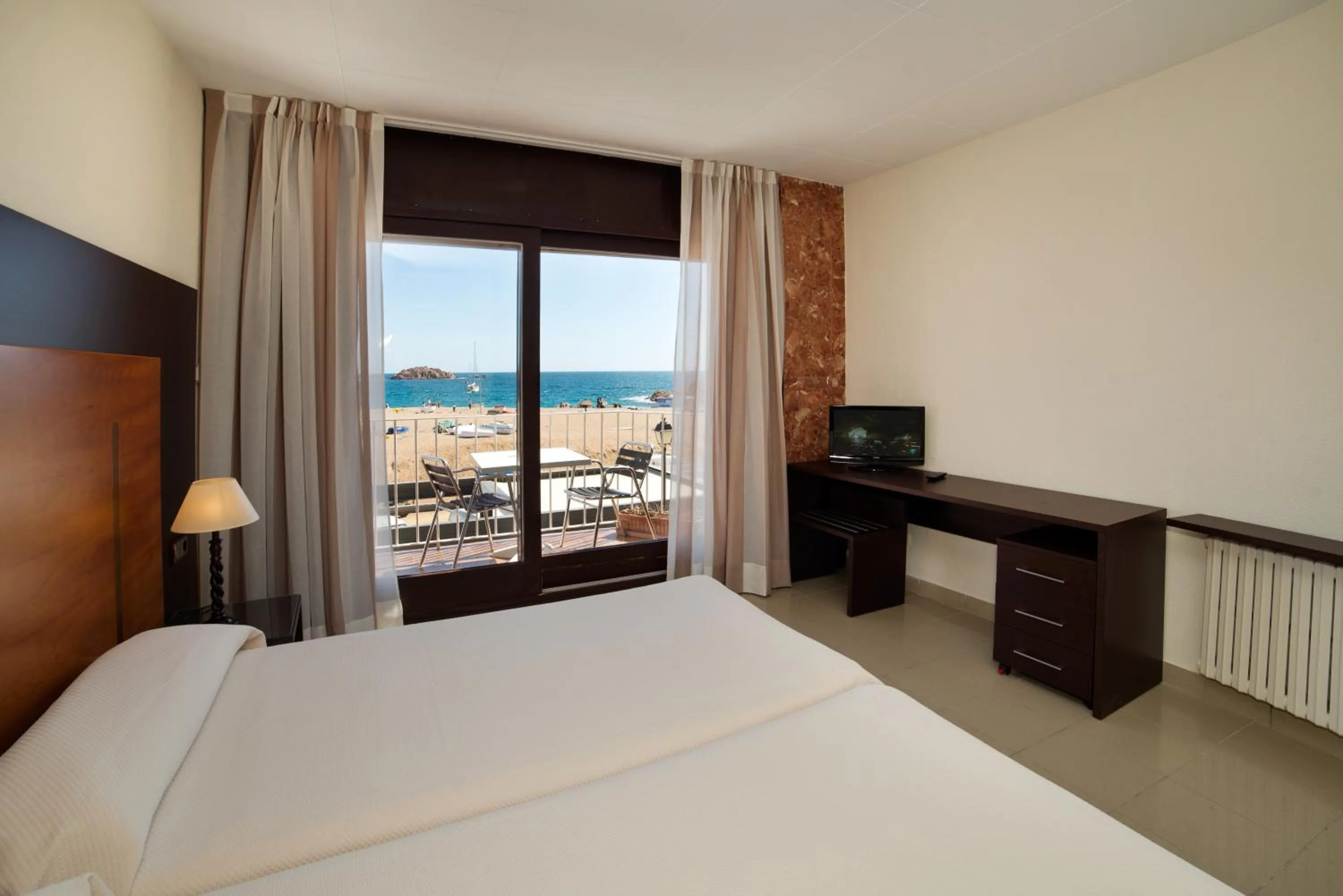 Beach, Bed in Hotel Capri