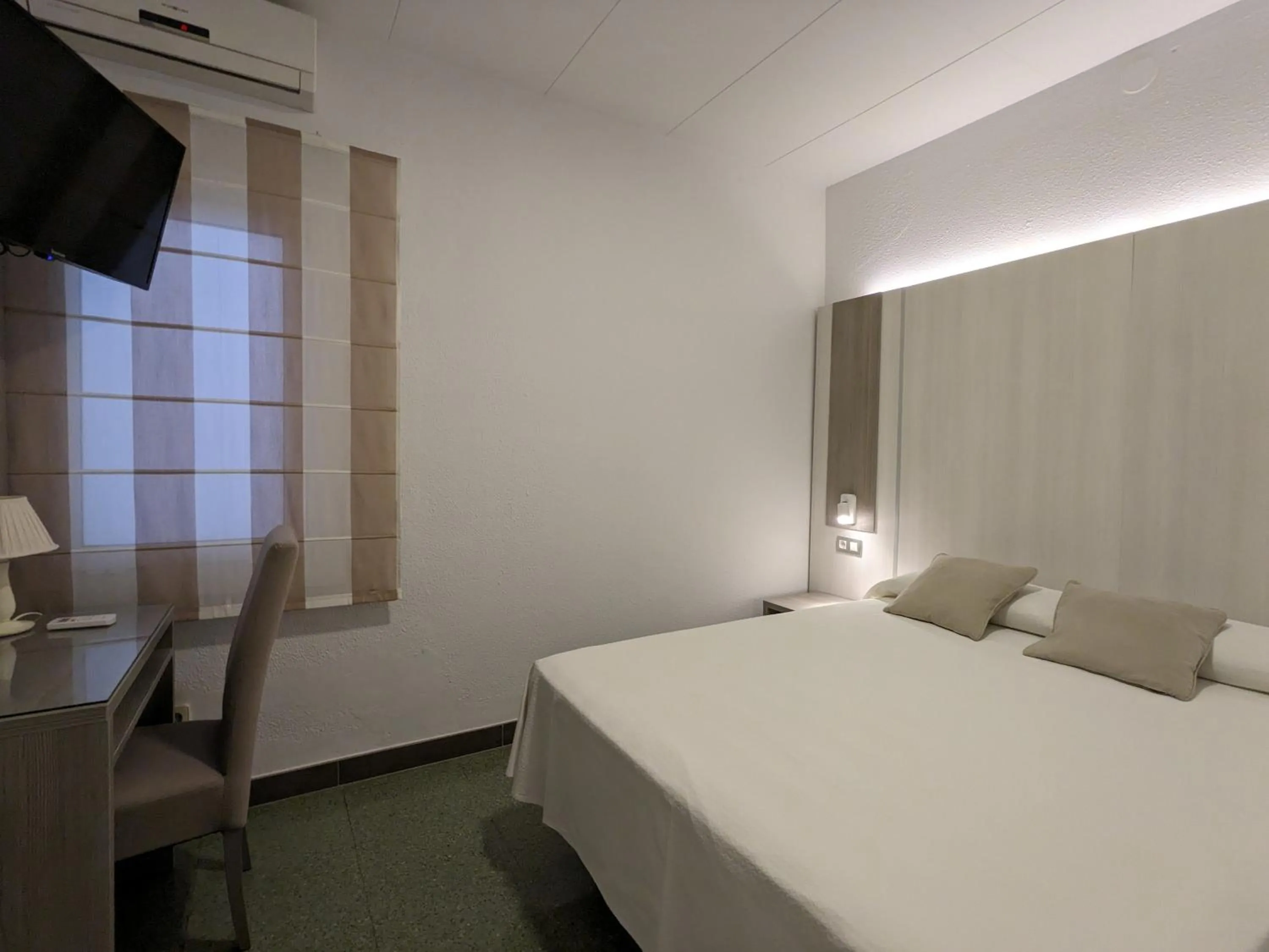 Bed in Hotel Capri