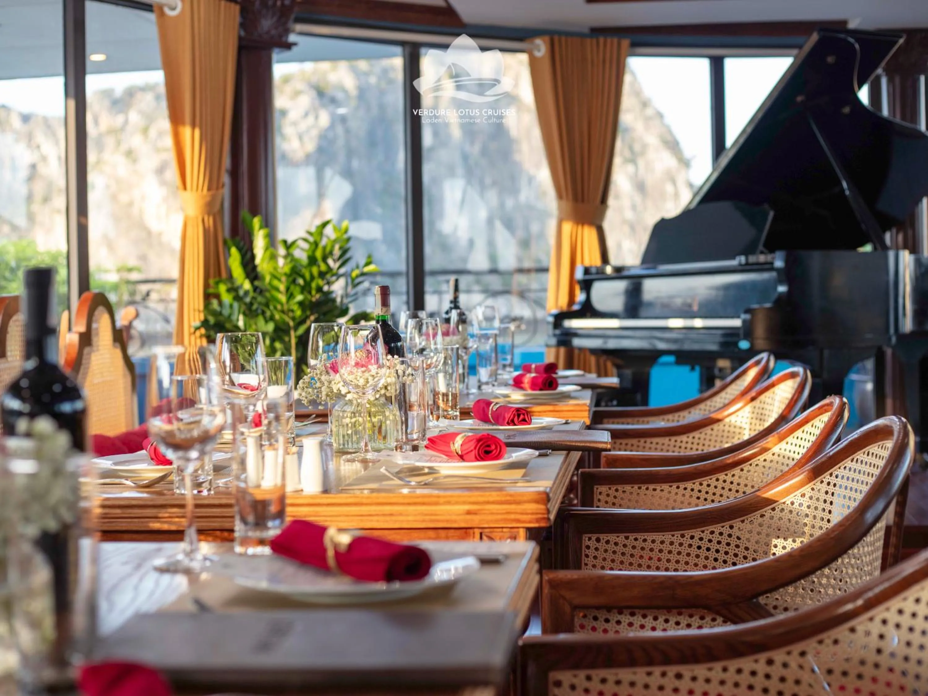 Restaurant/places to eat in Verdure Lotus Grandeur Cruise on Ha Long Bay