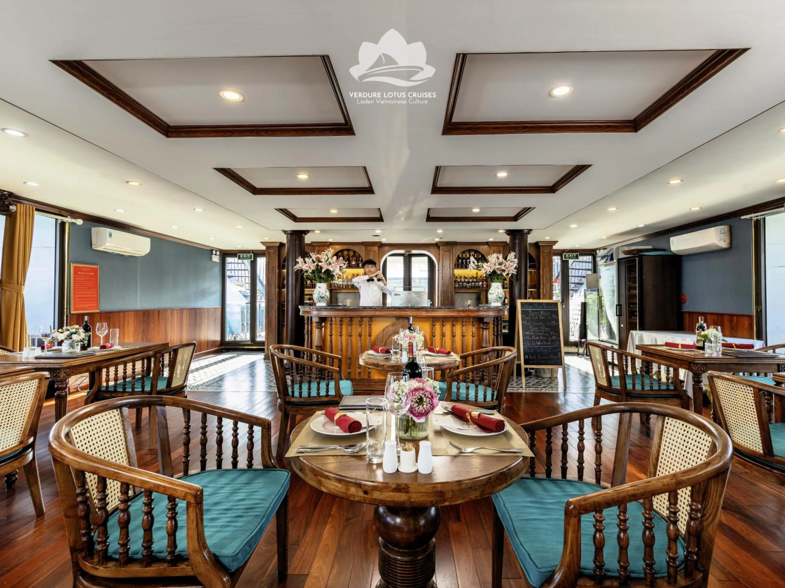Restaurant/places to eat in Verdure Lotus Grandeur Cruise on Ha Long Bay