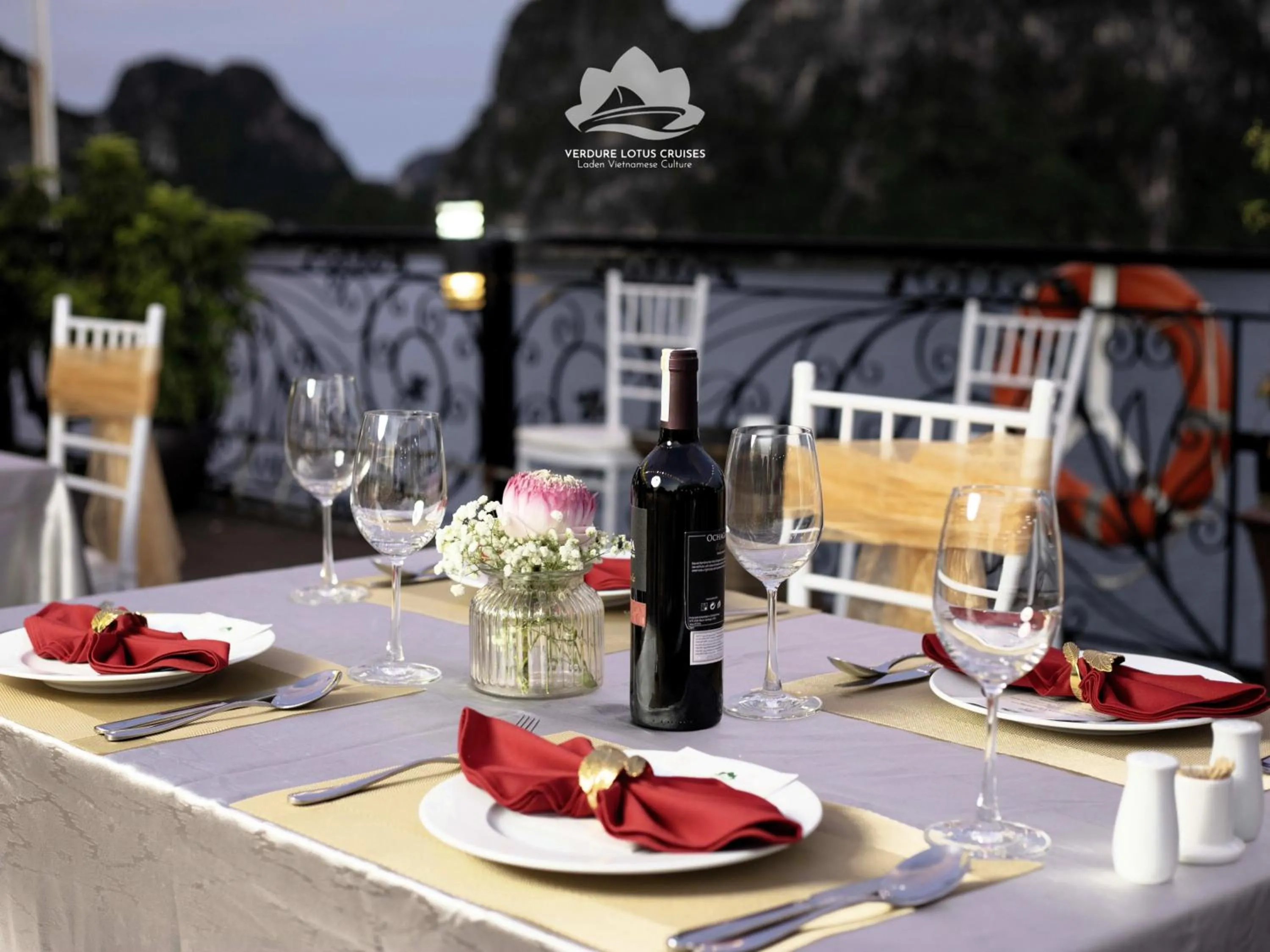 Dinner in Verdure Lotus Grandeur Cruise on Ha Long Bay