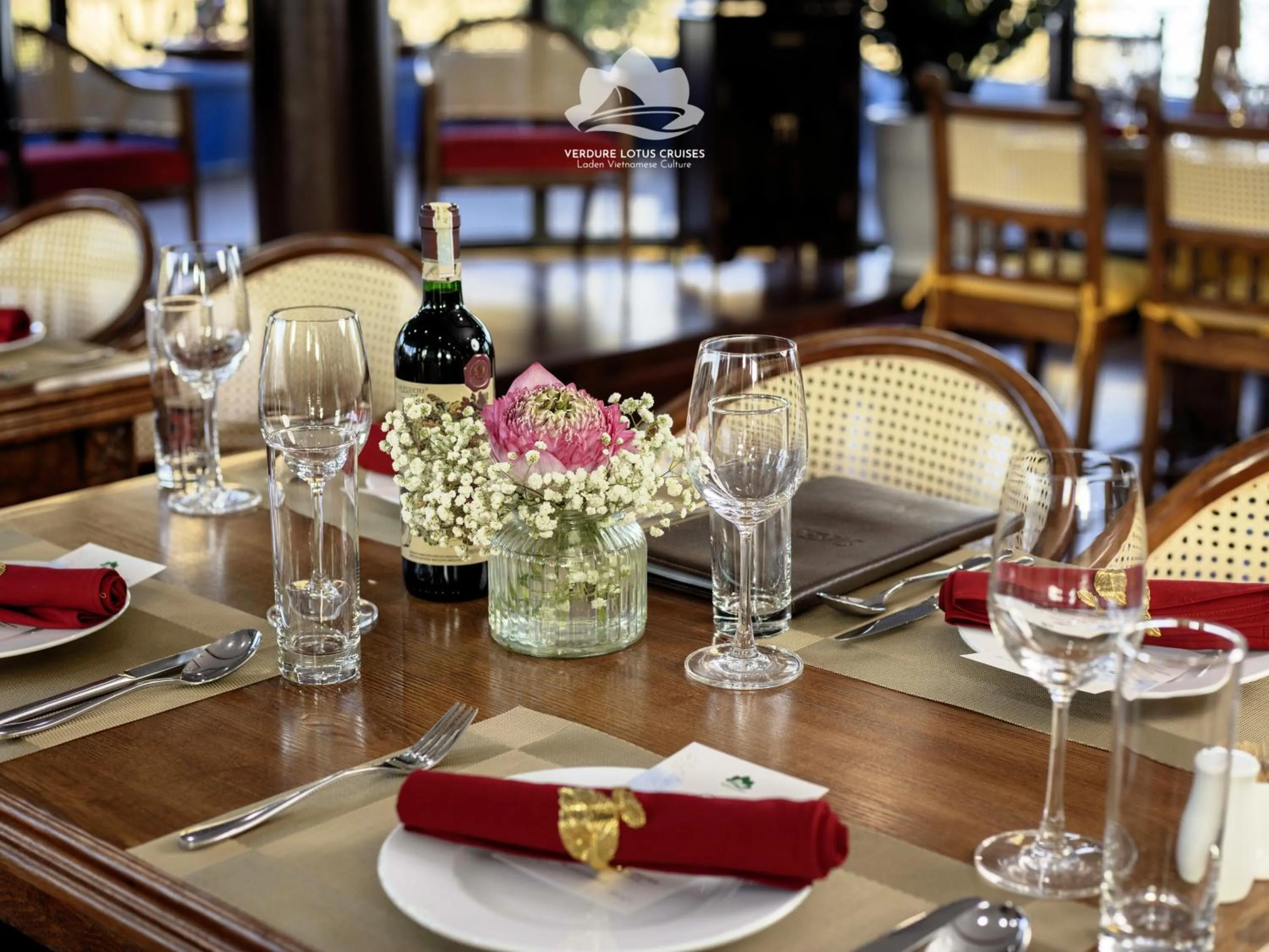 Restaurant/places to eat in Verdure Lotus Grandeur Cruise on Ha Long Bay