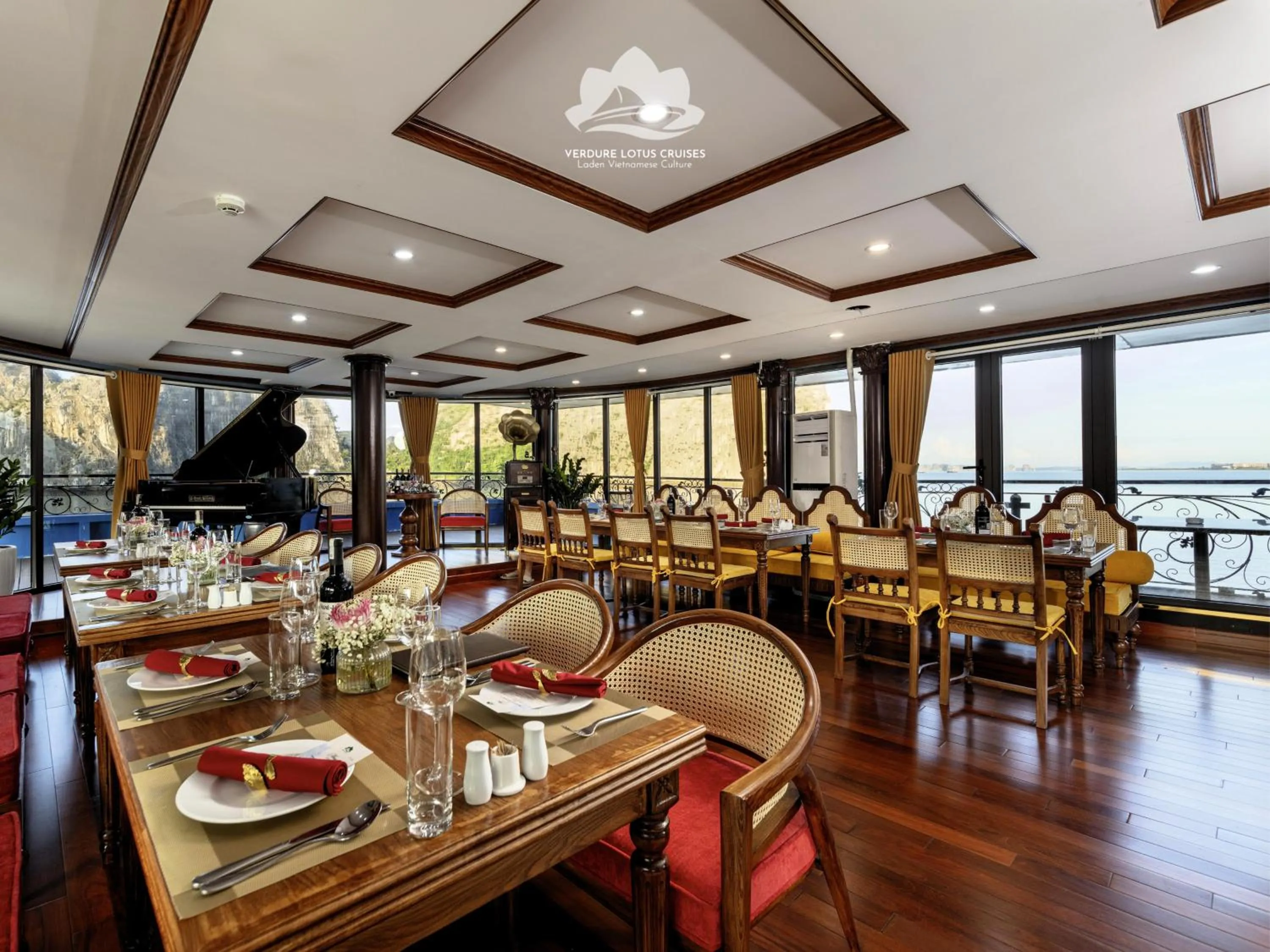 Restaurant/places to eat in Verdure Lotus Grandeur Cruise on Ha Long Bay