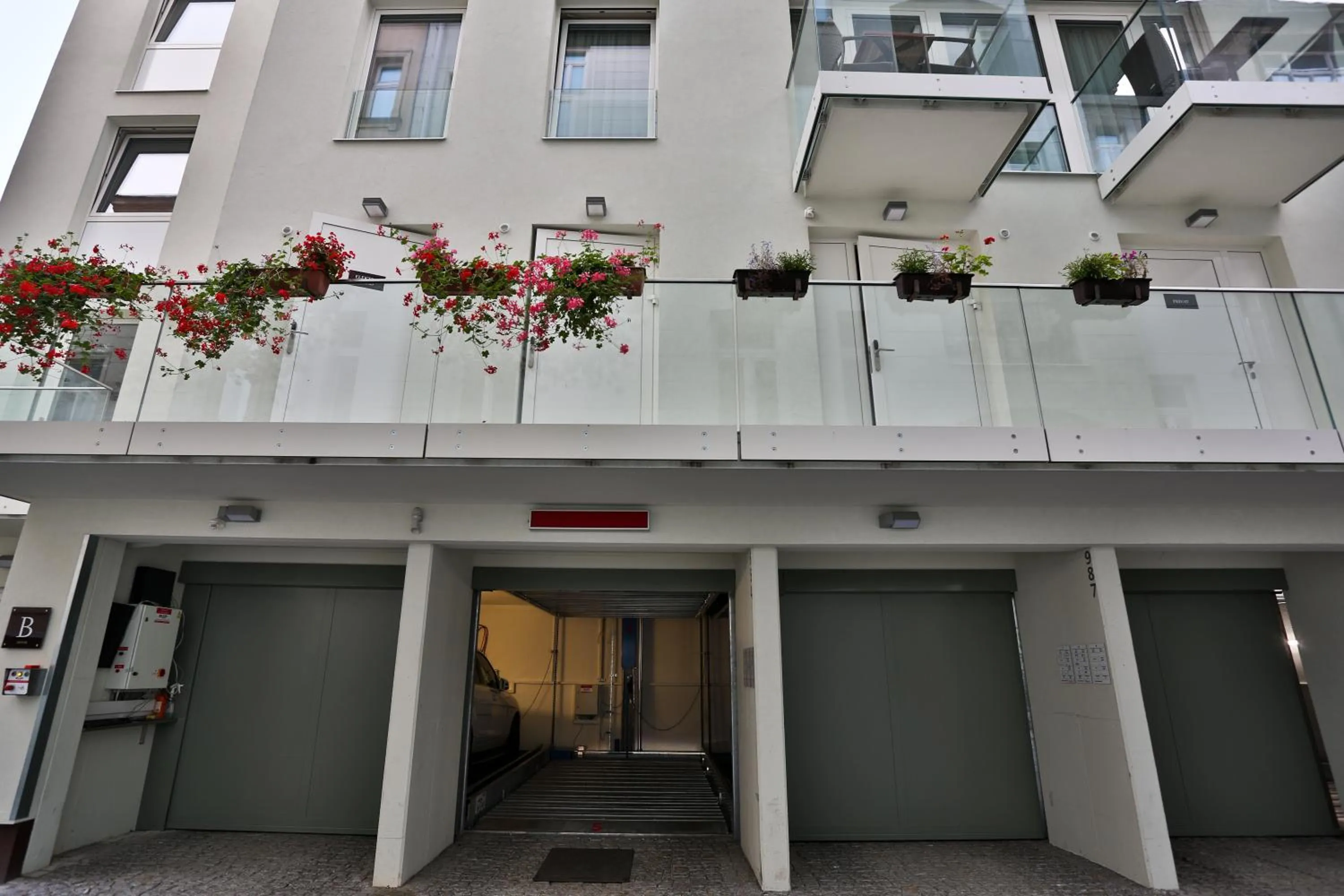 Facade/entrance in James Hotel & Apartments