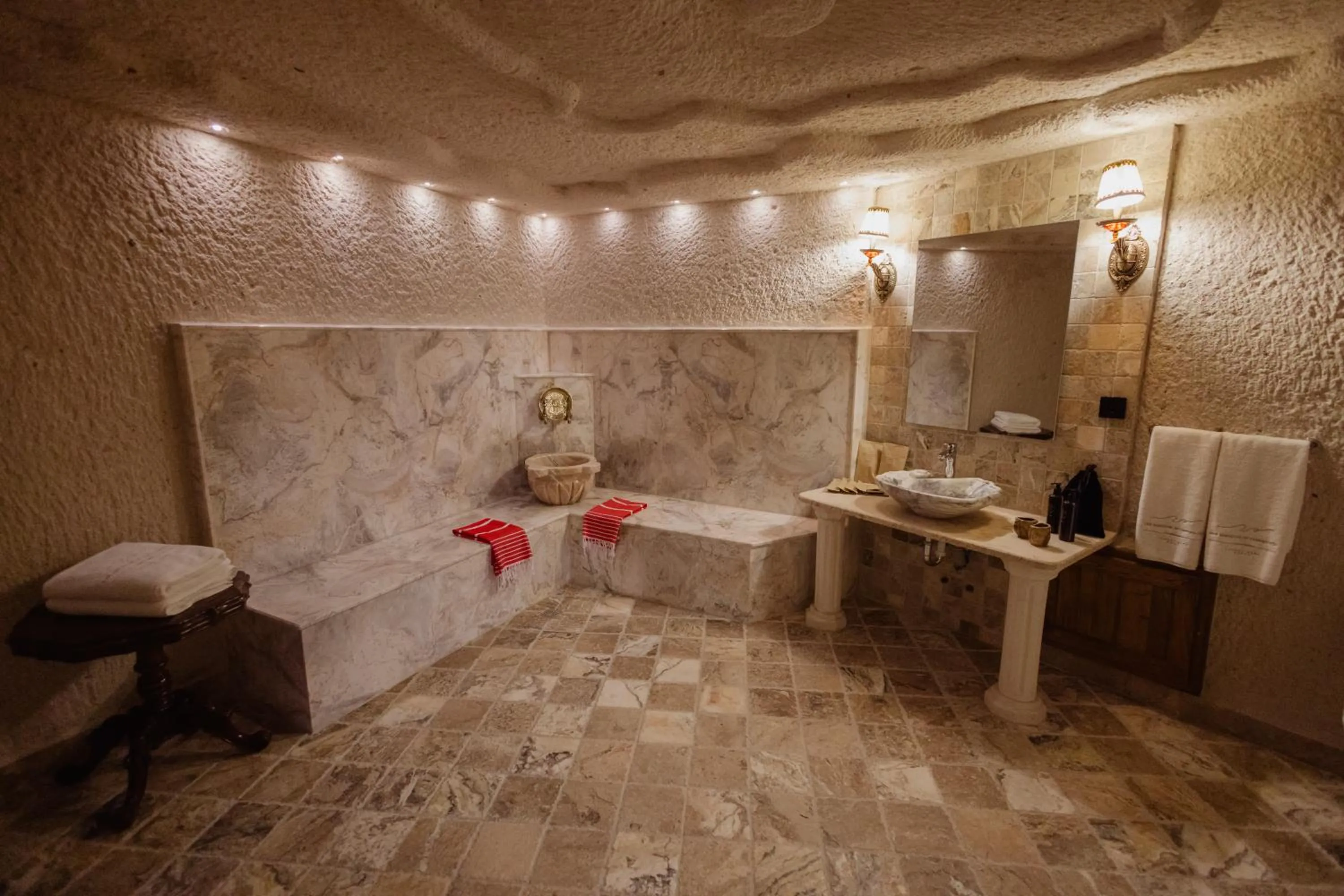 Public Bath in The Kingdom Of Cappadocia Luxury Cave Hotel
