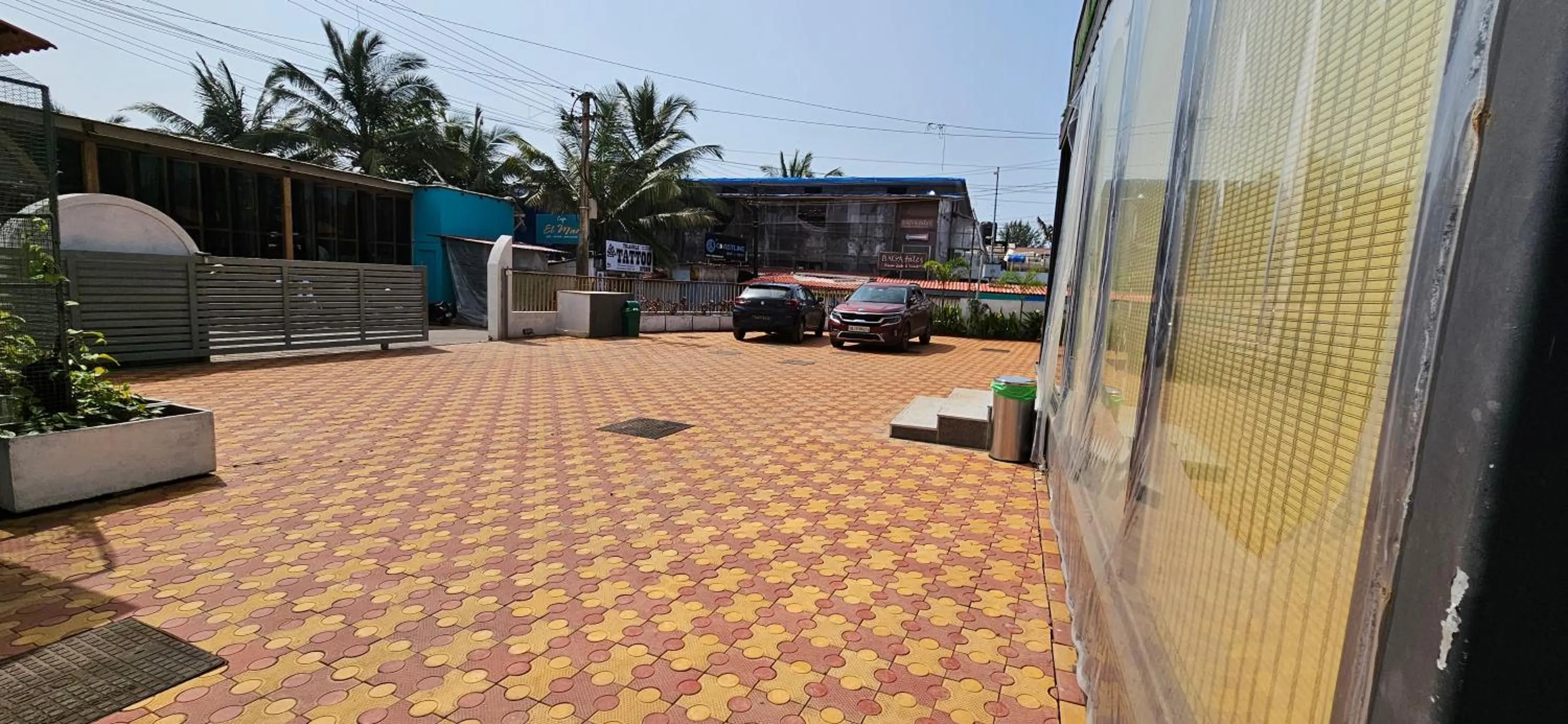 Parking in Foxoso Aaristo Baga Beach Resort