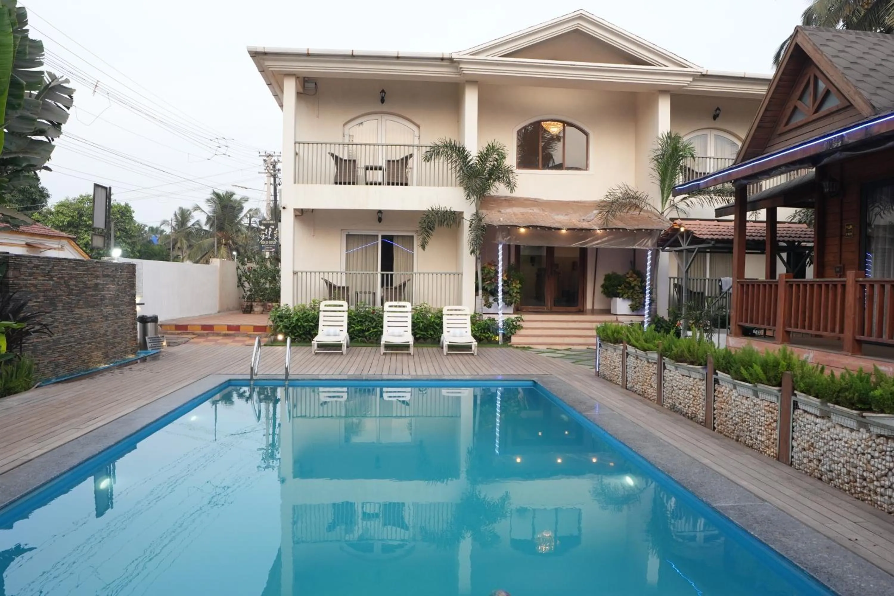 Foxoso Aaristo Baga Beach Resort