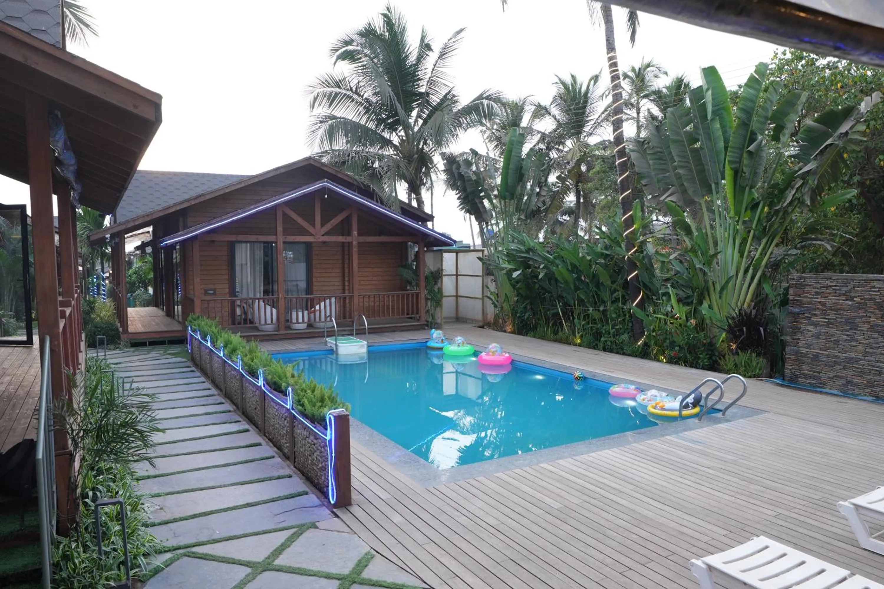 Foxoso Aaristo Baga Beach Resort